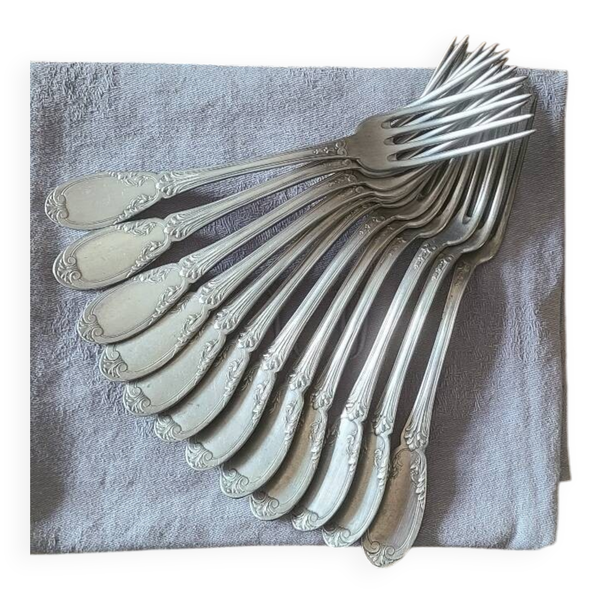 Set of 12 vintage silver-plated metal forks.