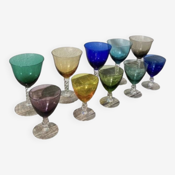 Verres à pied multicolores