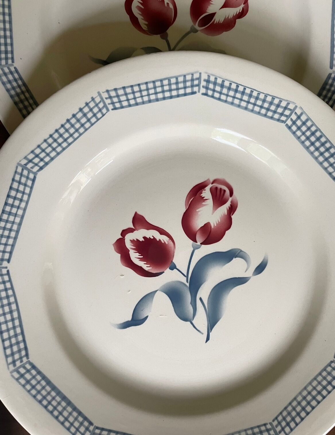 Flat plates Digoin tulips