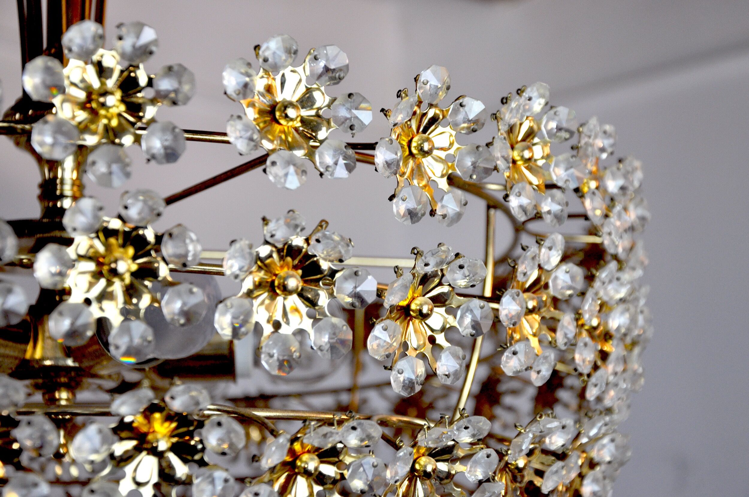 Floral chandelier in crystals cut by Bakalowits and Söhne, Austria, 1970