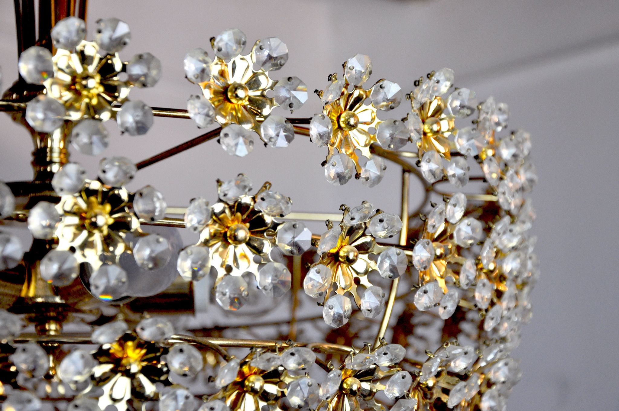 Floral chandelier in crystals cut by Bakalowits and Söhne, Austria, 1970