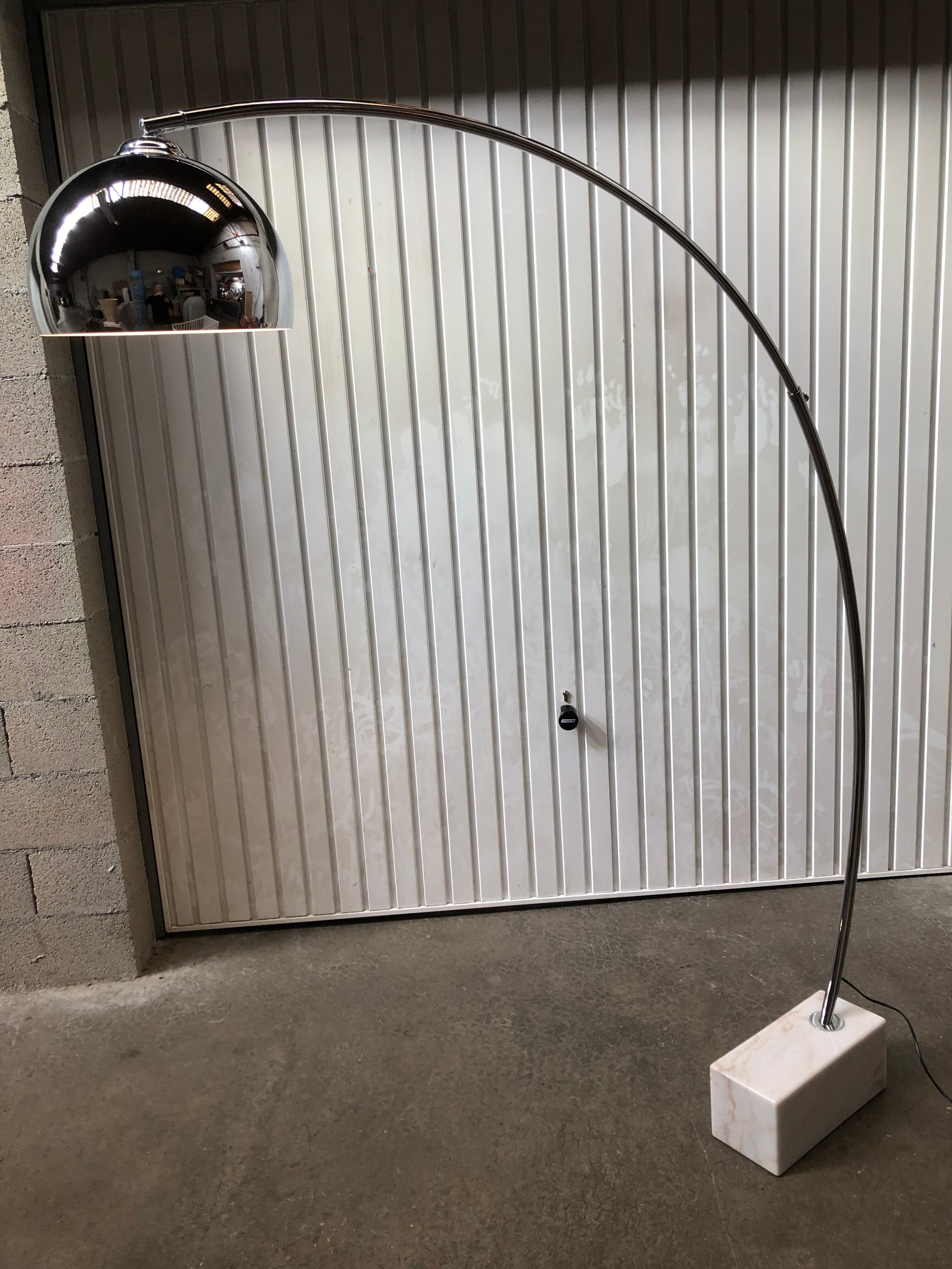 Arc floor lamp design of the 80s