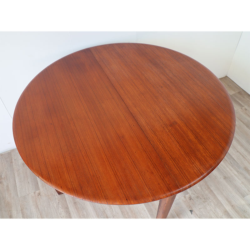 Scandinavian dining table in 1960 extendable teak