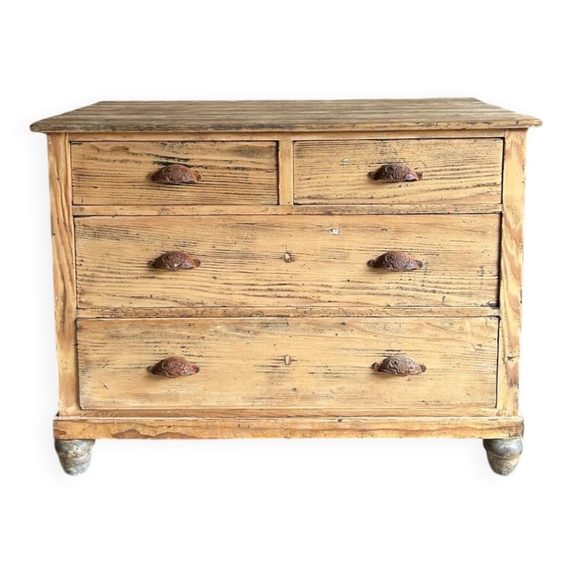 Chest of drawers, shell handle.
