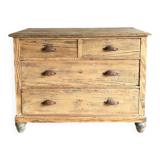 Chest of drawers, shell handle.