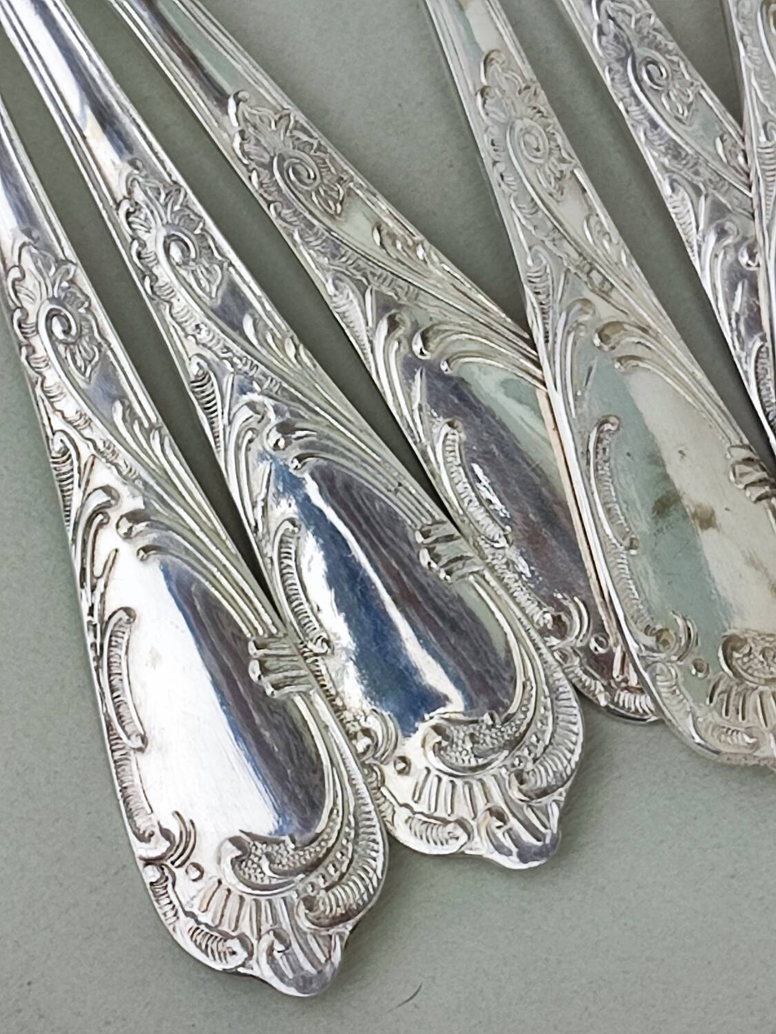 Silverplated cutlery : spoons, forks, teaspoons