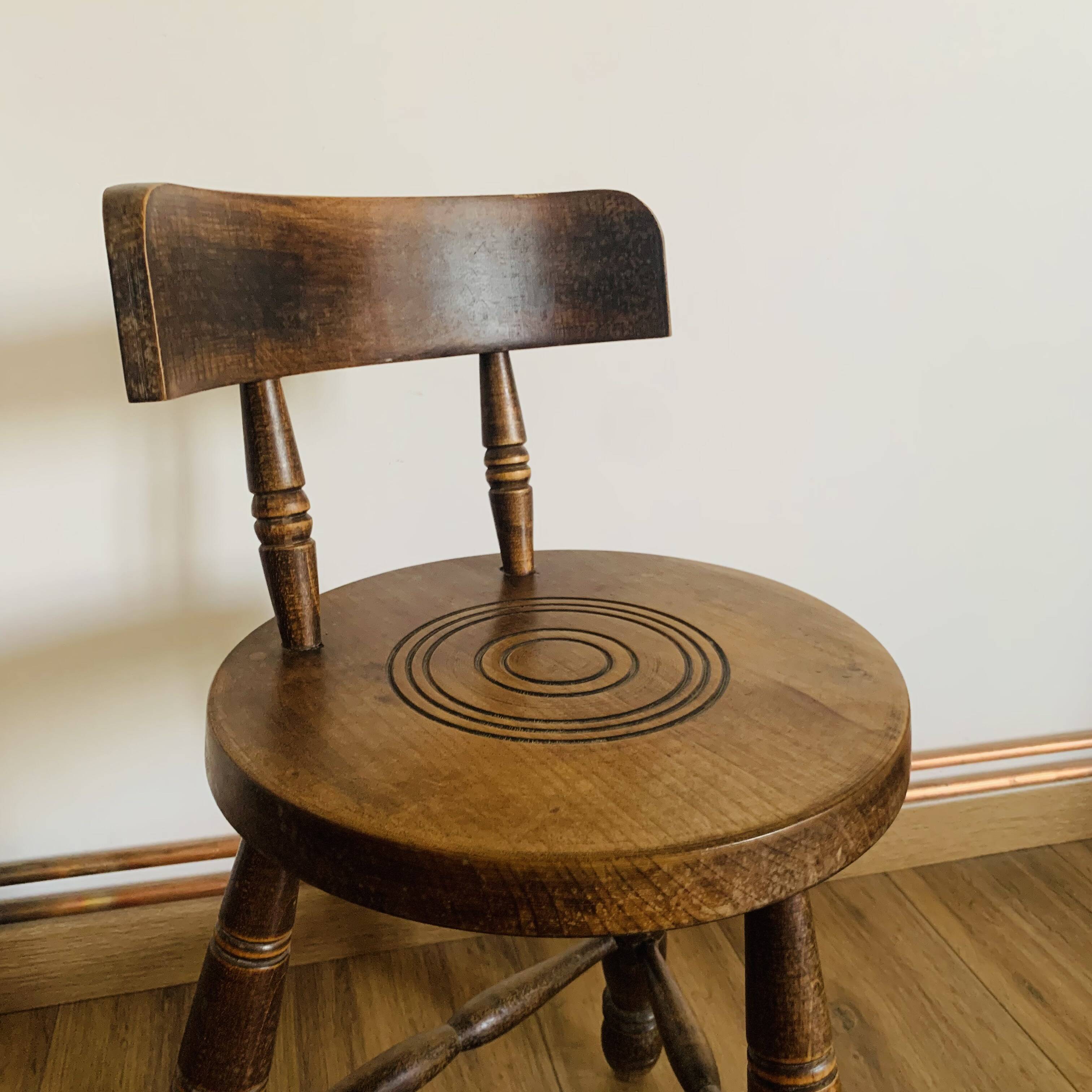 Tripod stool with backrest