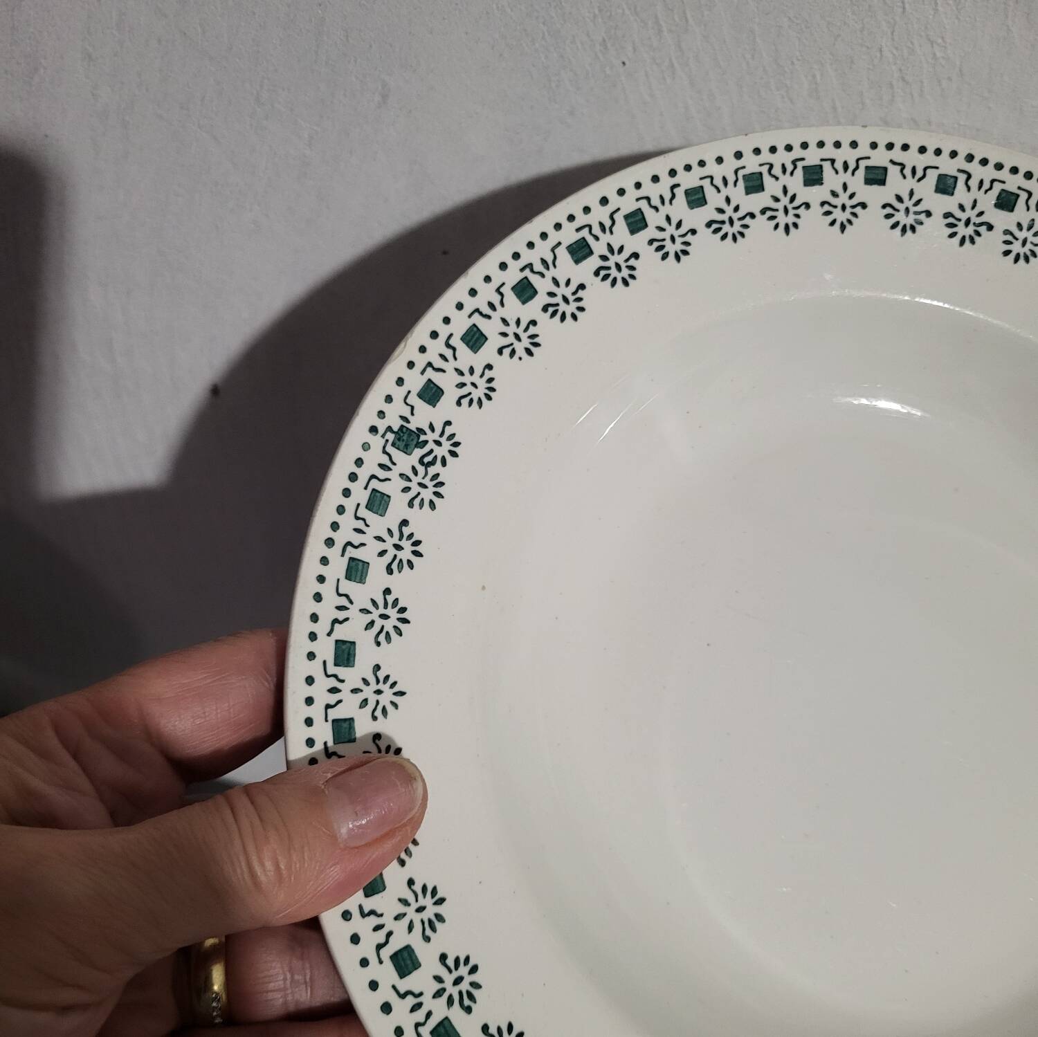 Vintage Sarreguemines Ypres soup/decorative plate in excellent condition
