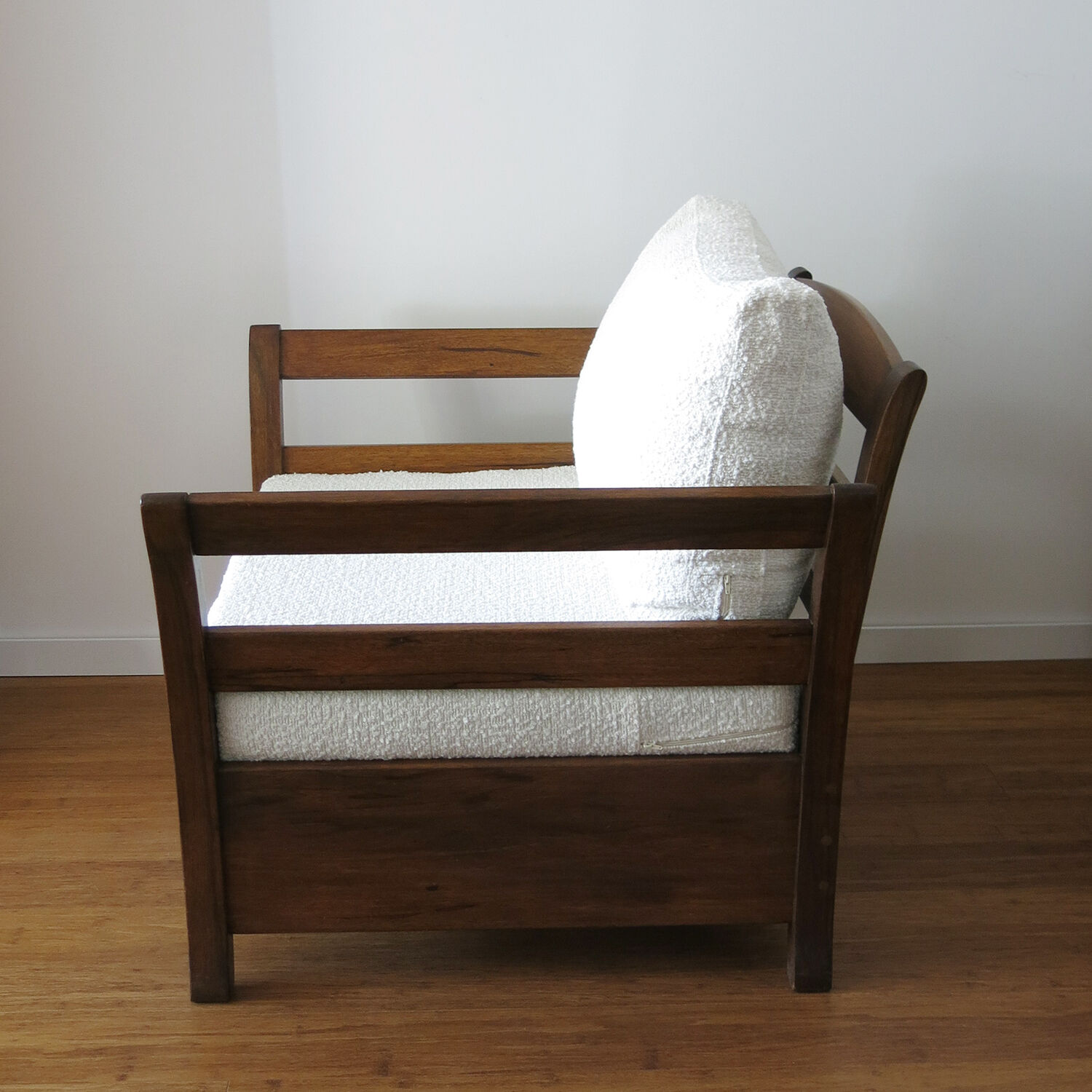 Armchair wood and fabric buckle