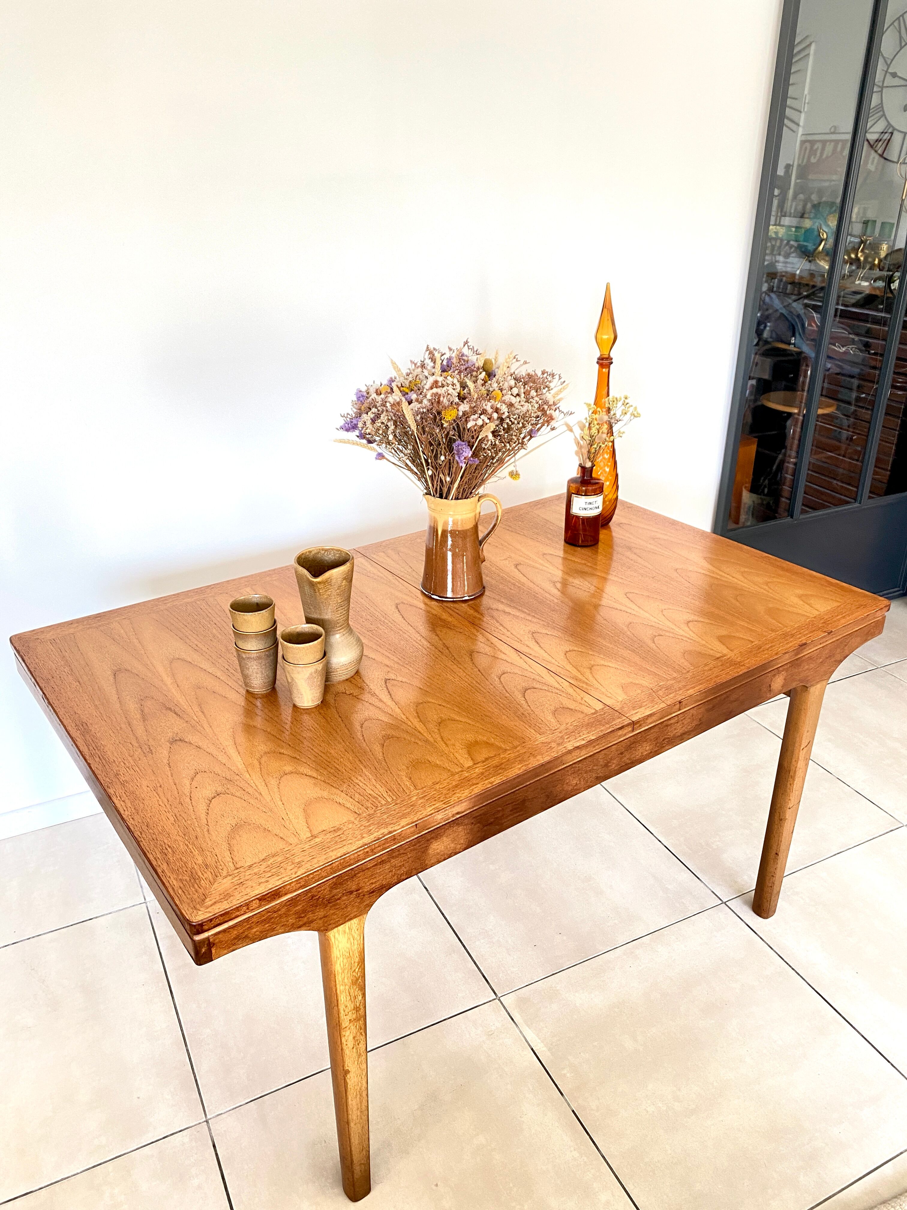 Extendable dining table in NATHAN teak