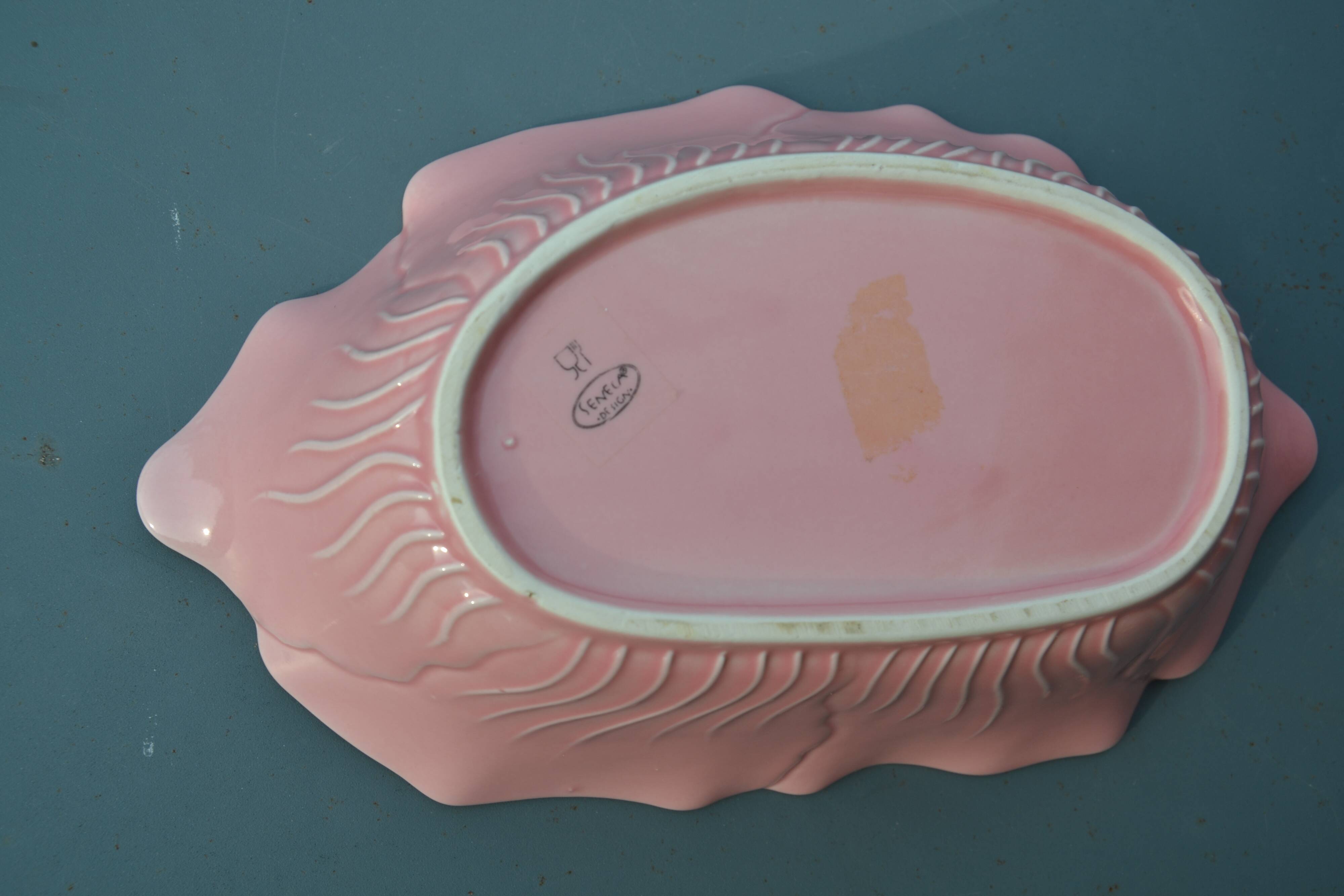 Rose-shaped ceramic bowl/deep plate.