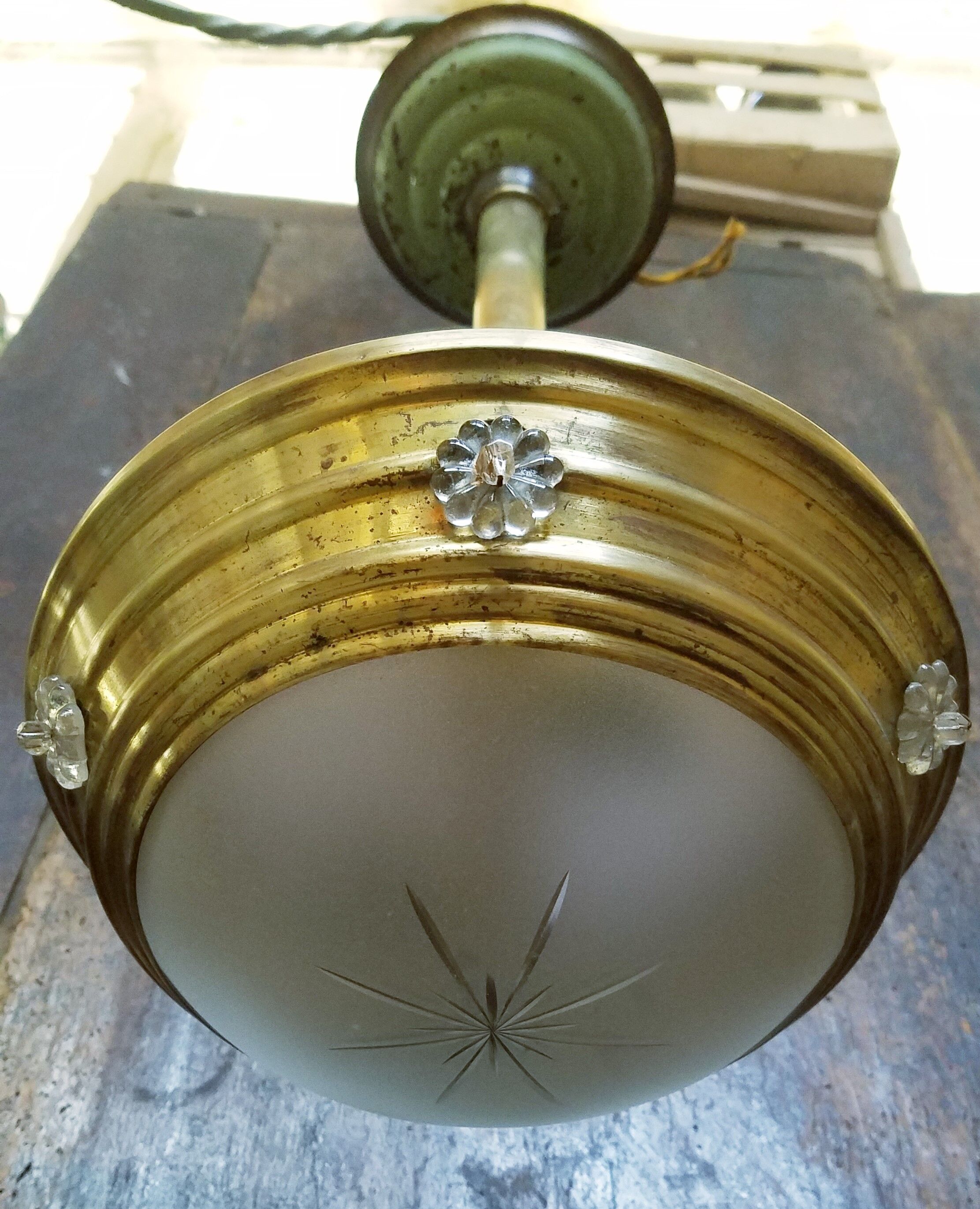 1900 suspension in brass and chiseled glass