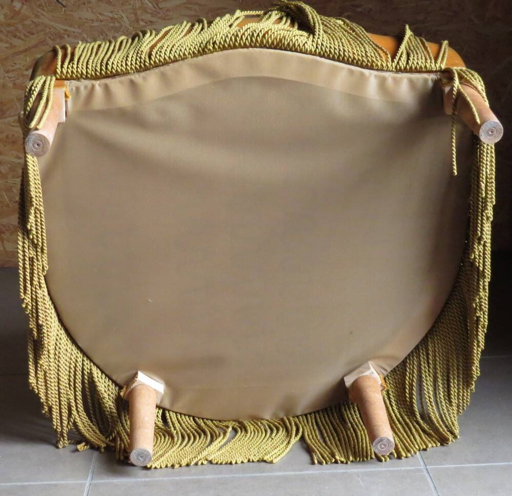 Velvet toad armchair