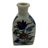 Flacon trilobe en faïence émaillée , Perse , Iznik, 19ème siècle