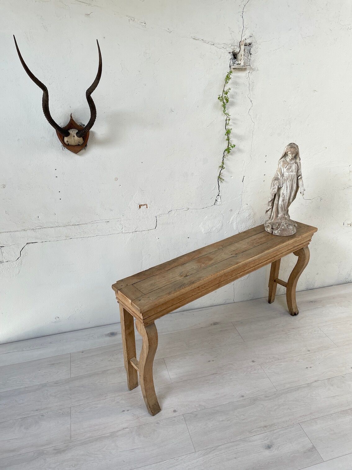 Raw oak butt console