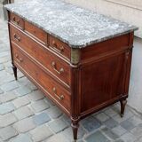 18th C. Mahogany Chest Of Drawers - Marble Top