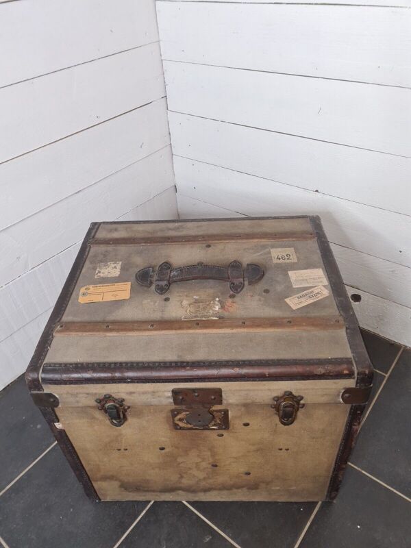 Malle de voyage en bois