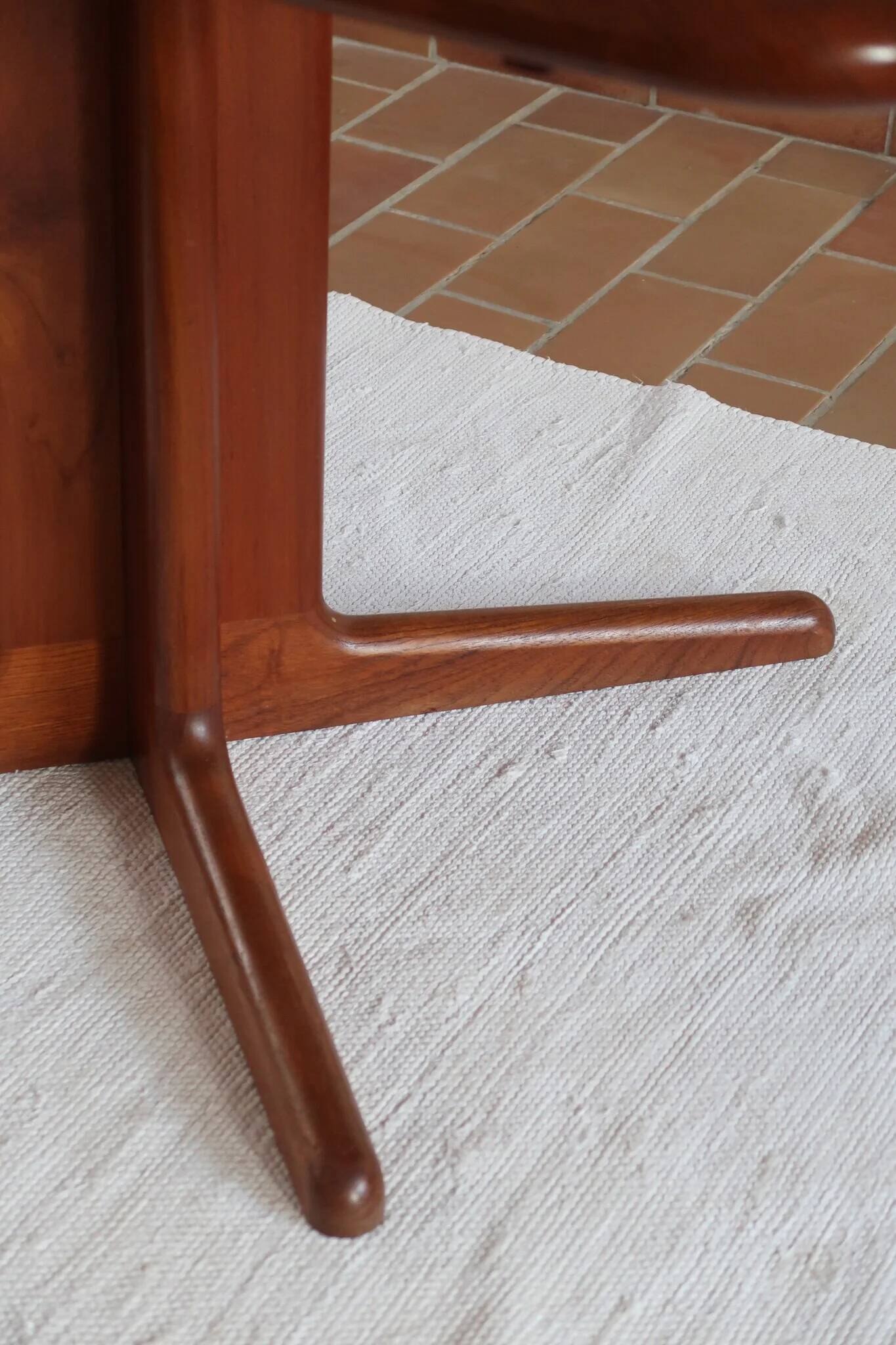 Table à manger danoise extensible en teck, pied central