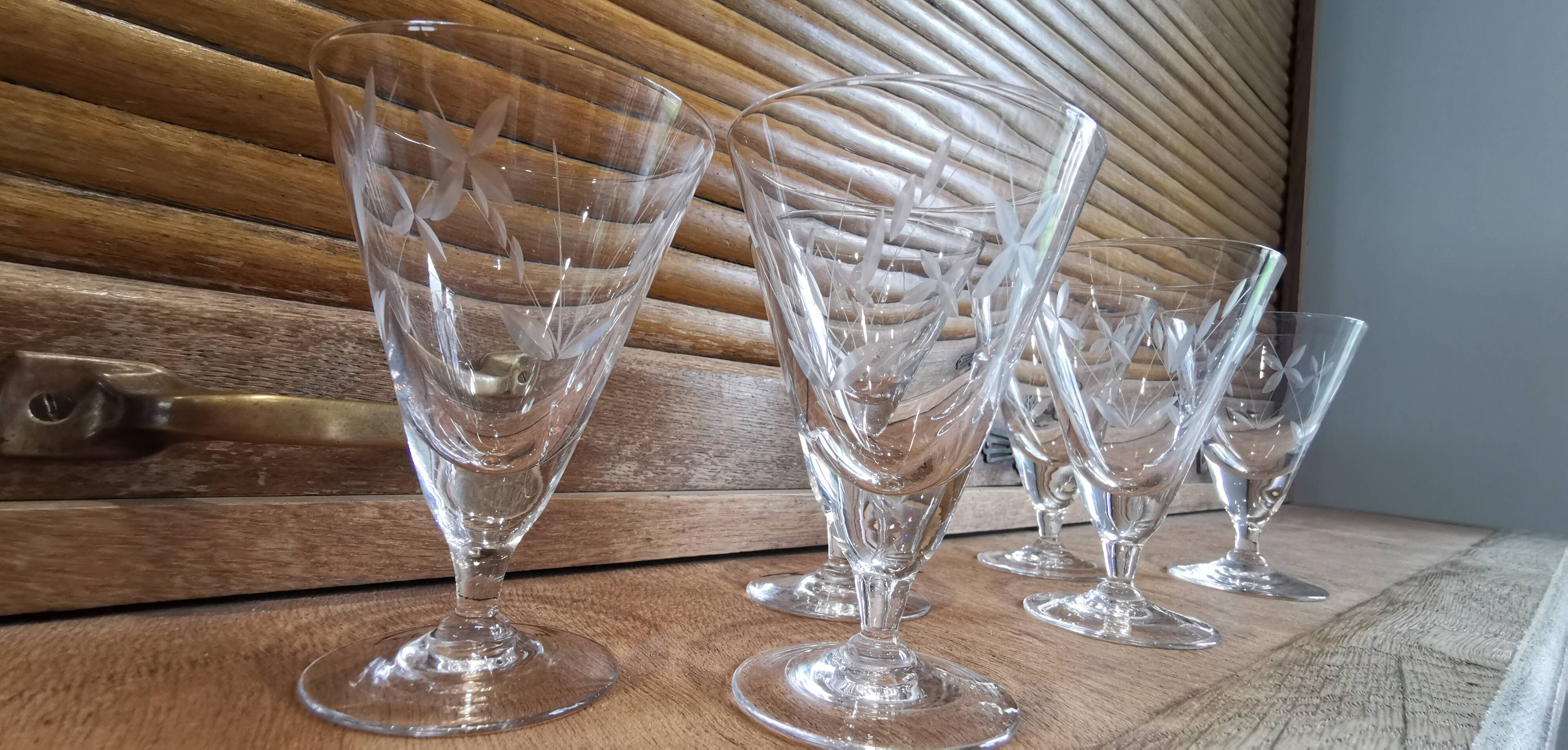 6 old stemmed glasses in chiseled blown glass 60/70