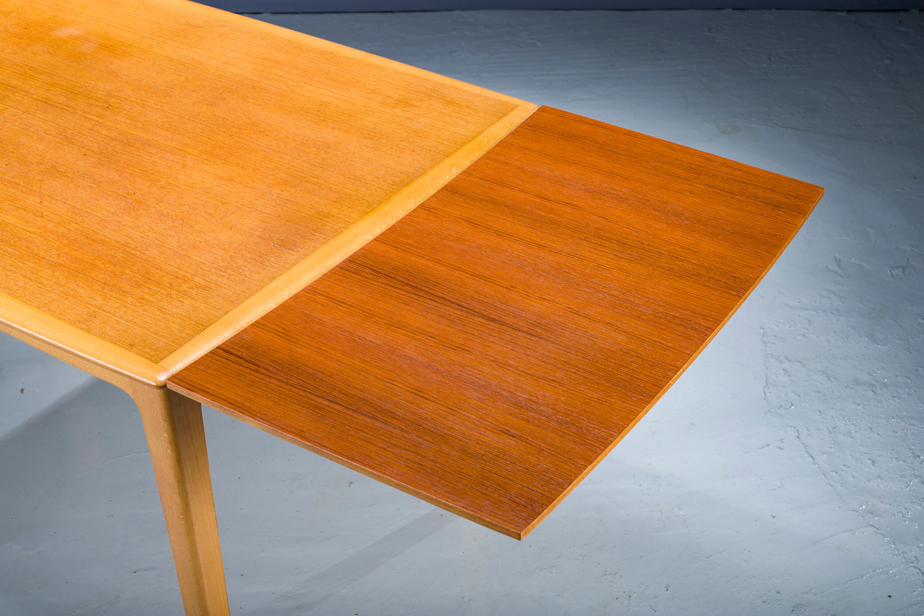Extendable teak dinner table, 1960