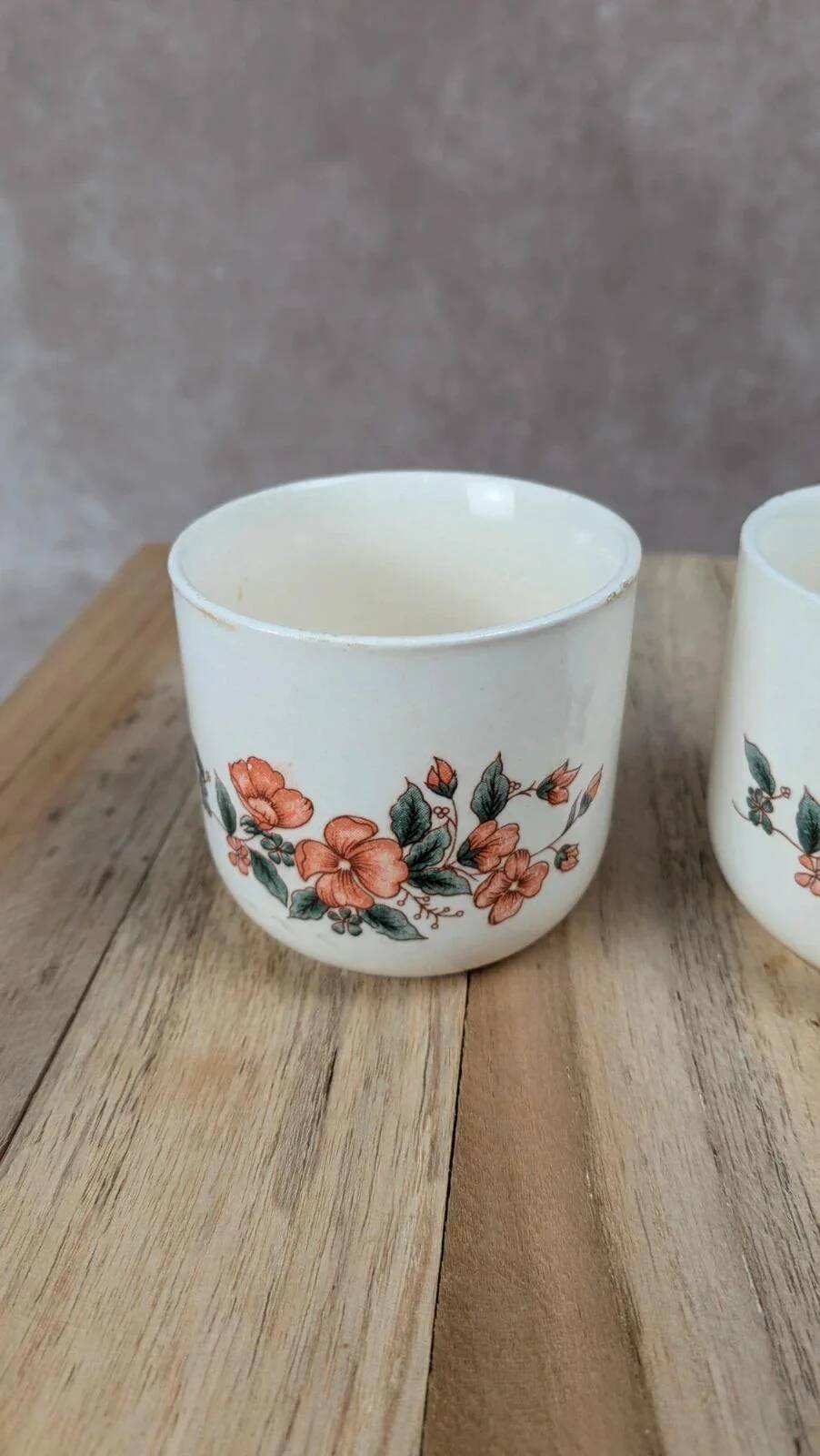 Set of 3 vintage ceramic cups with floral decoration.