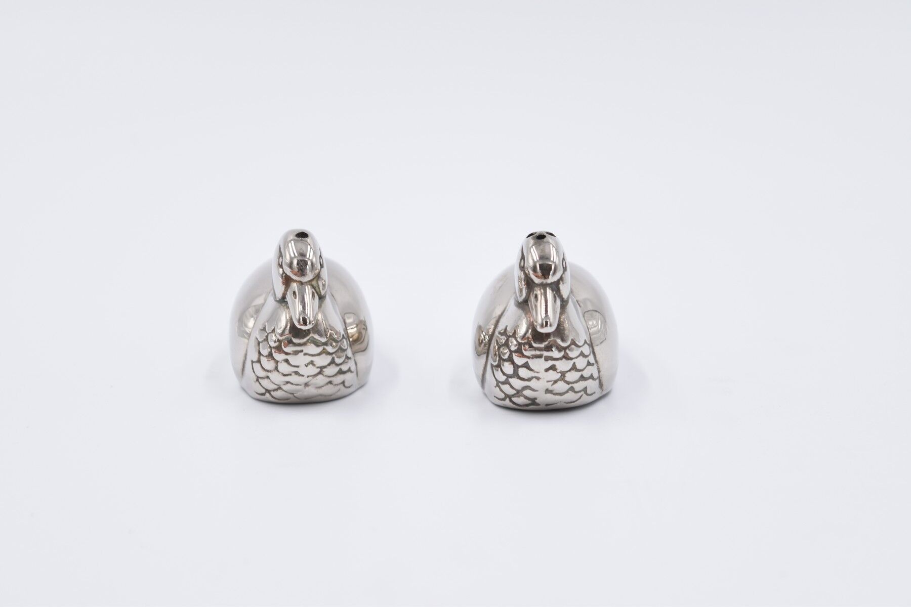 Salt and pepper salt pepper metal silvery in the form of duck art deco style