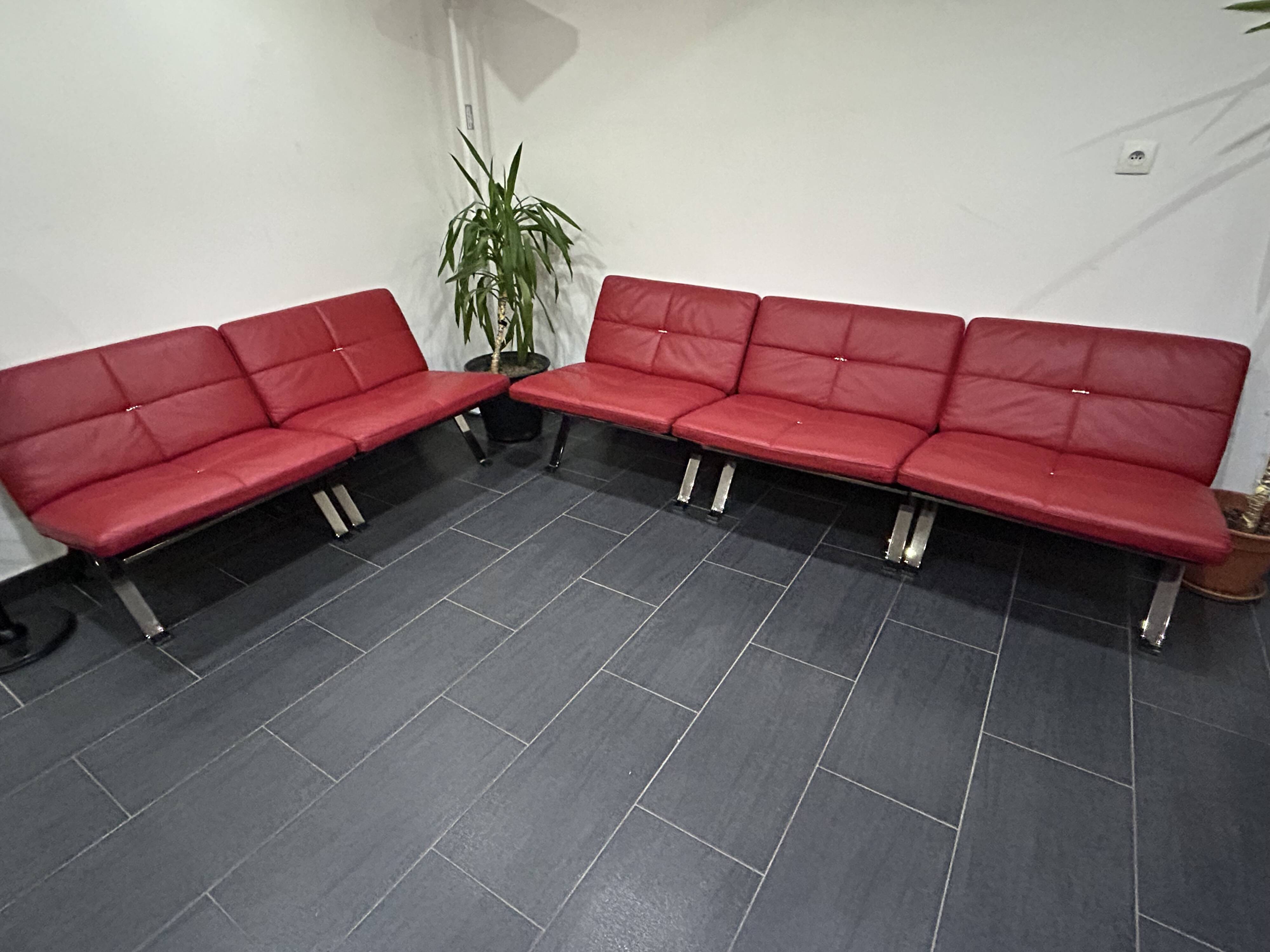 Ensemble de 5 Chauffeuses Modulables Poltrona Frau en Cuir Rouge