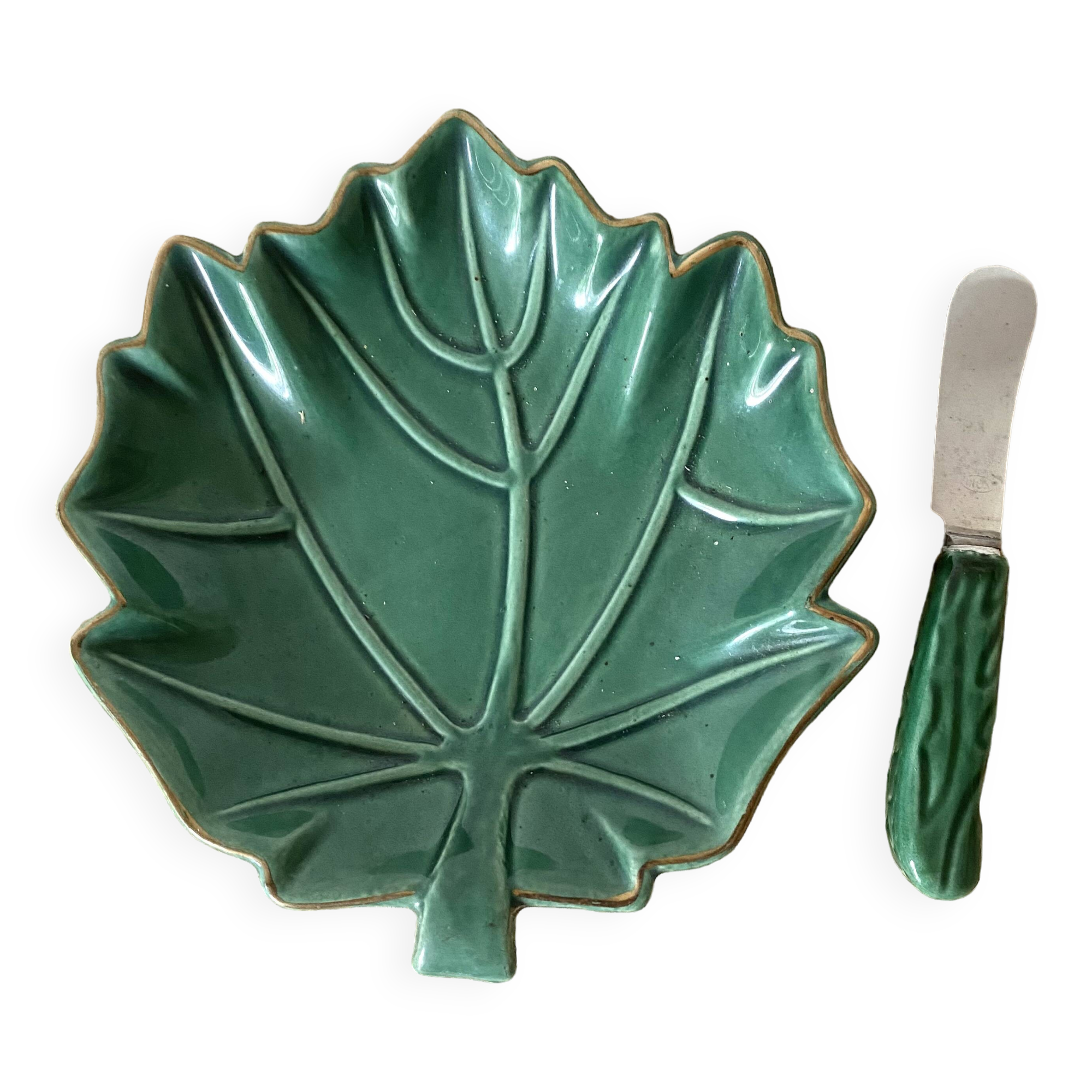 Beurrier en barbotine feuille et son couteau