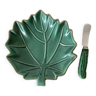 Butter dish in barbotine leaf and its knife