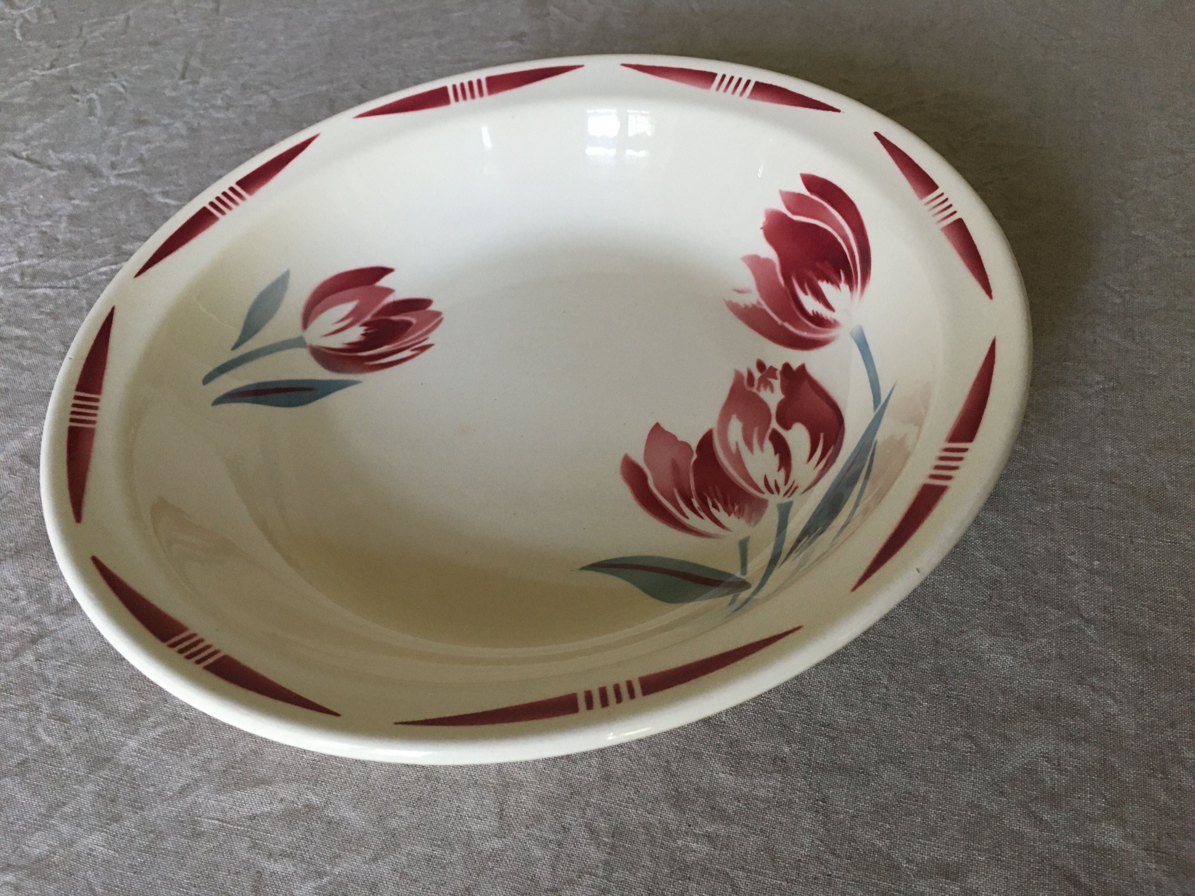Round hollow earthenware dish