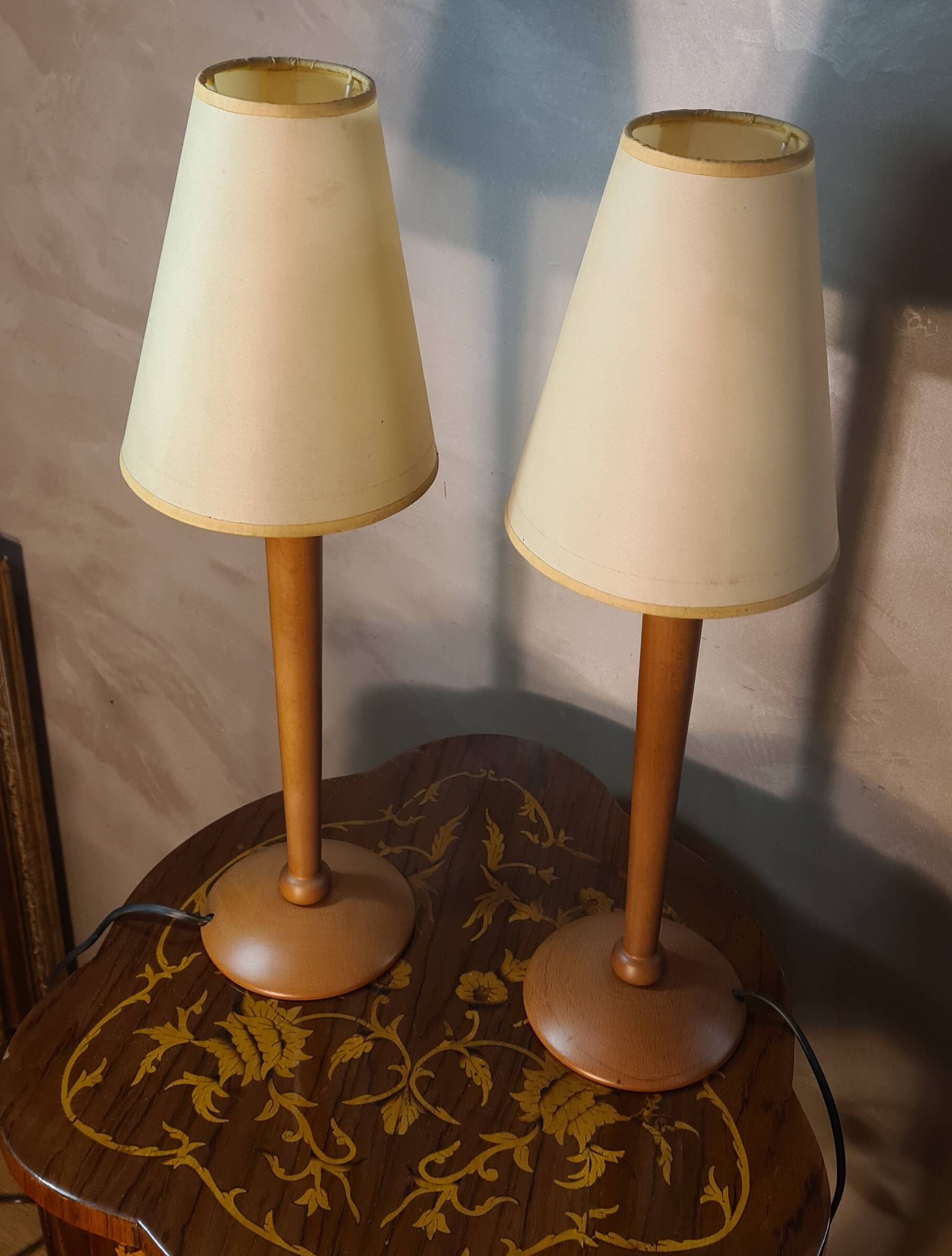 Pair of Scandinavian design bedside lamps in turned wood elec ok 52x15