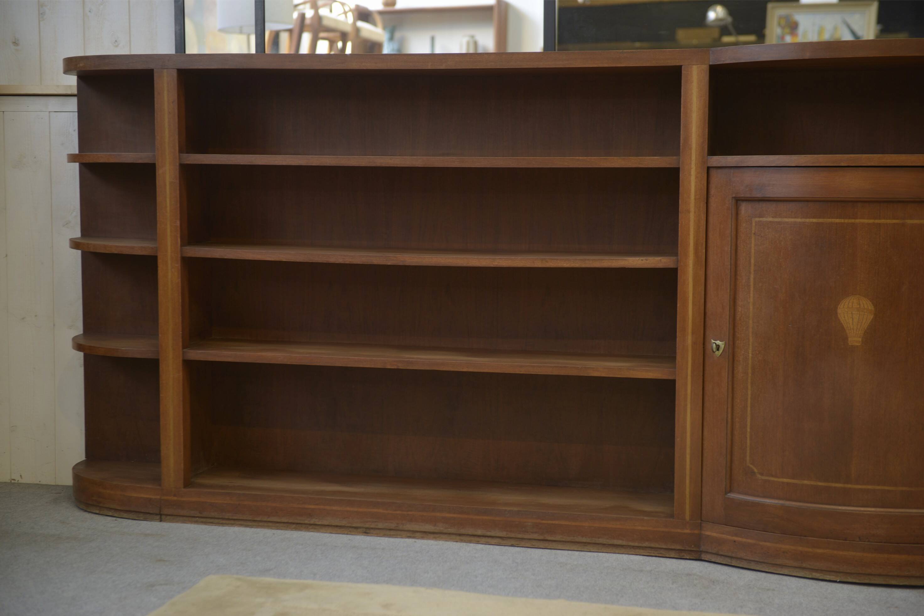 Mahogany bookshelf from English work around 1900 – documented historical provenance from the Montgolfier family.