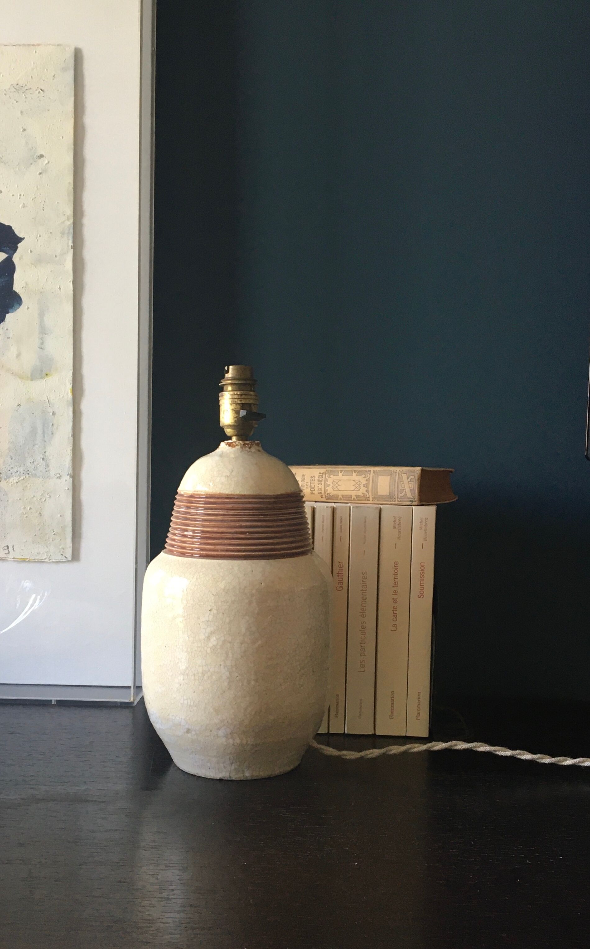 Cracked ceramic lamp foot