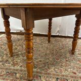 Table ronde à rabats en châtaignier