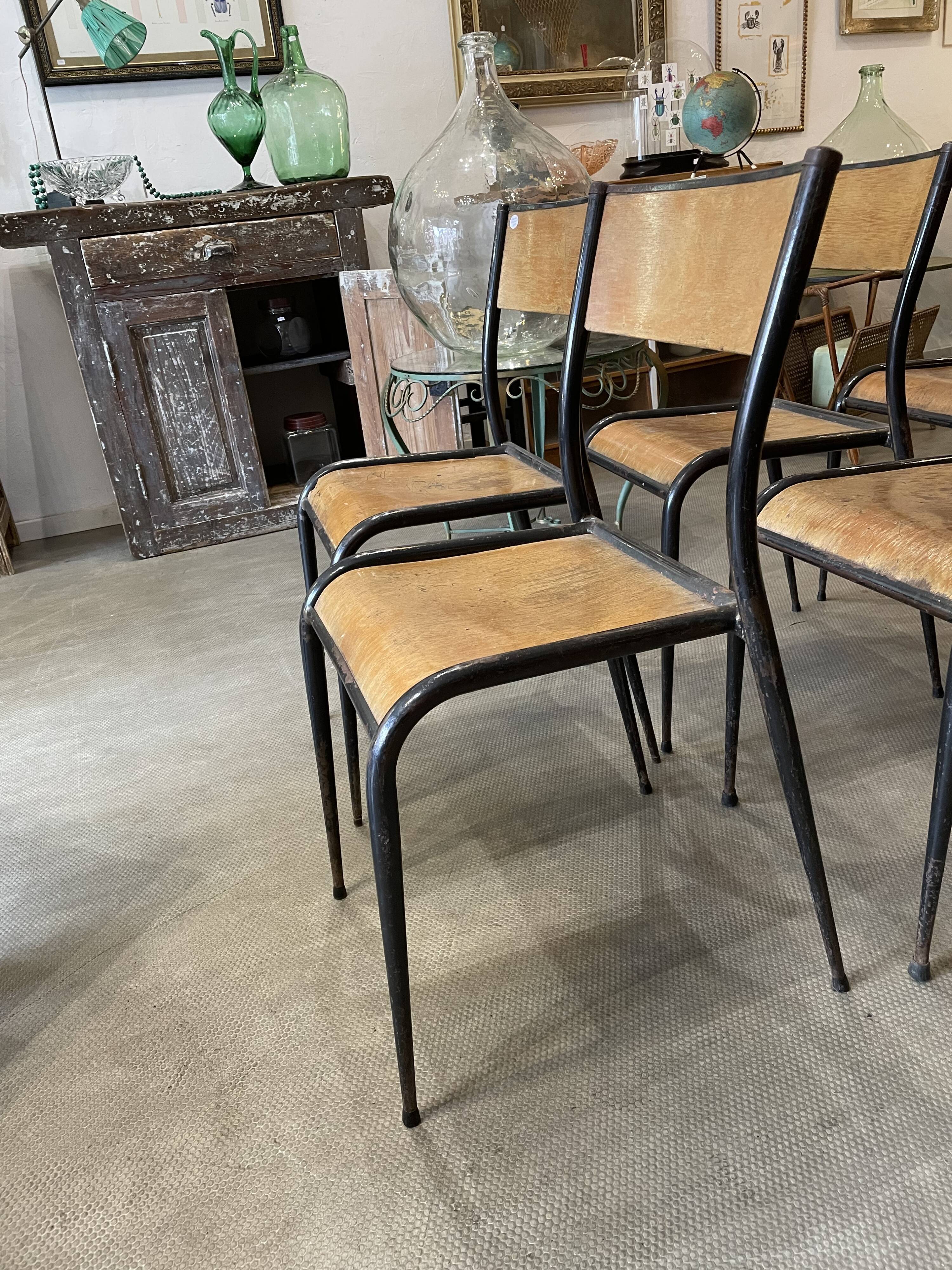 6 Mullca 510 school chairs