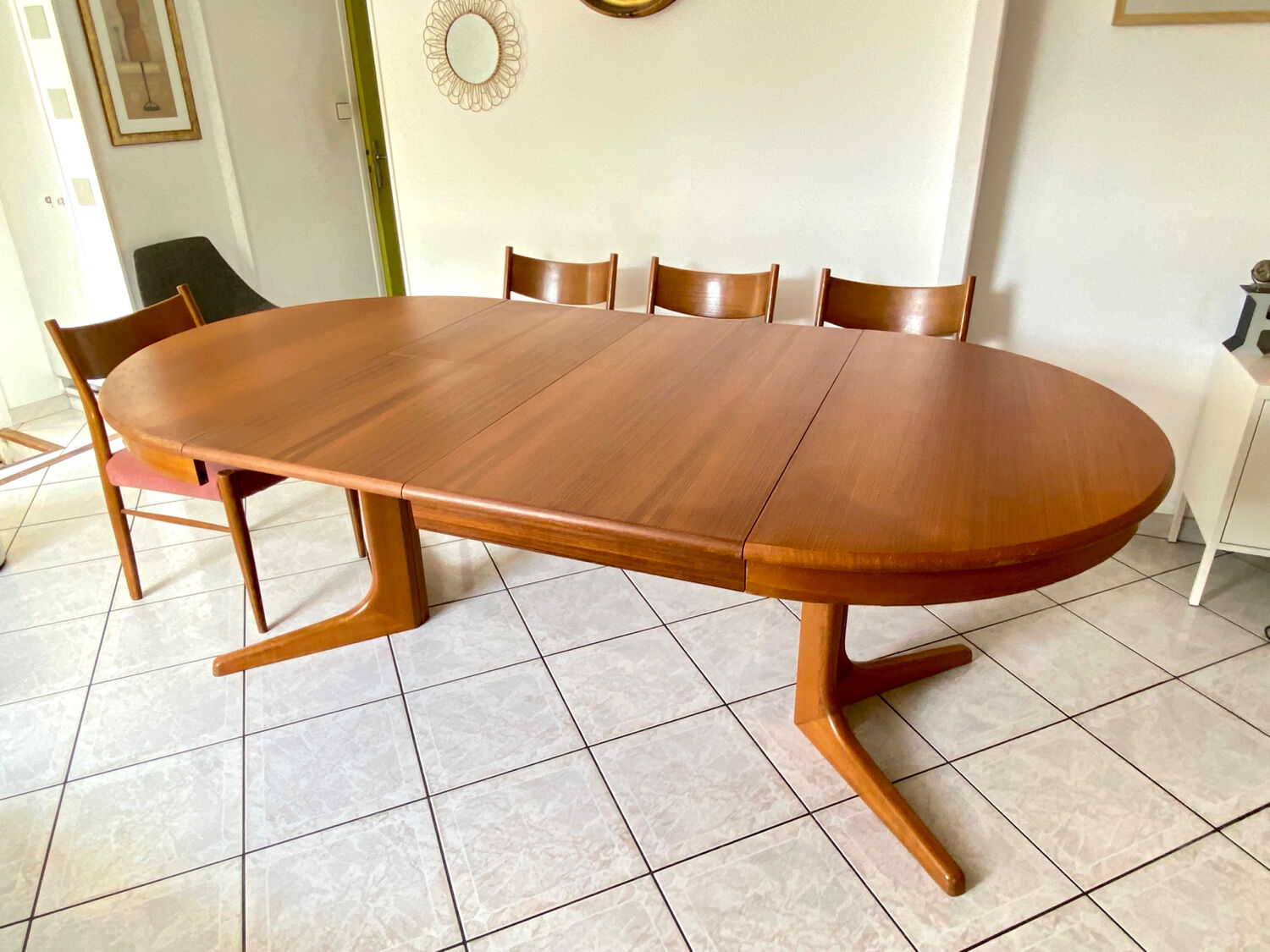 Extendable table in Scandinavian teak 70s