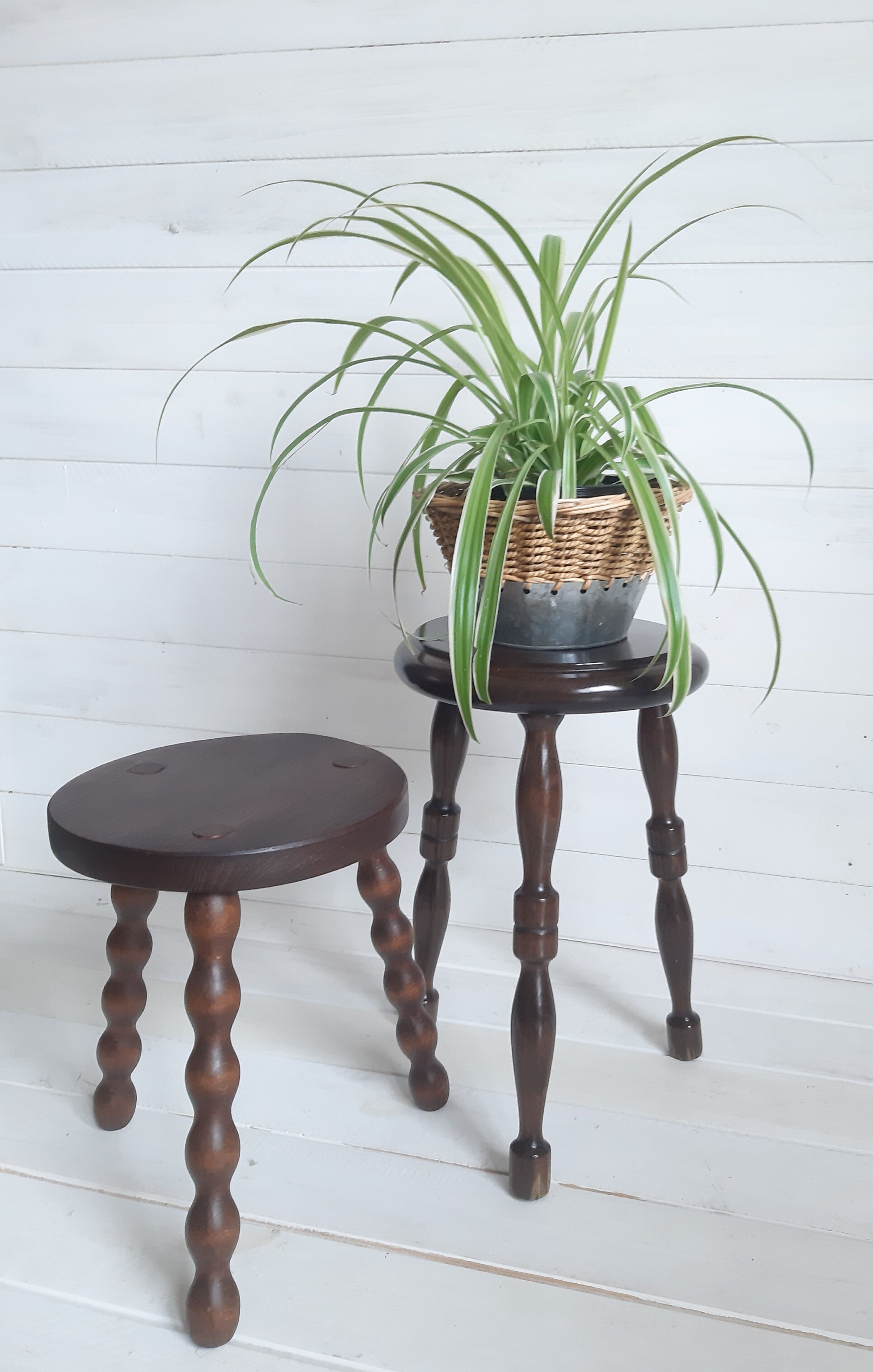 2 stools and 1 pot cover basket