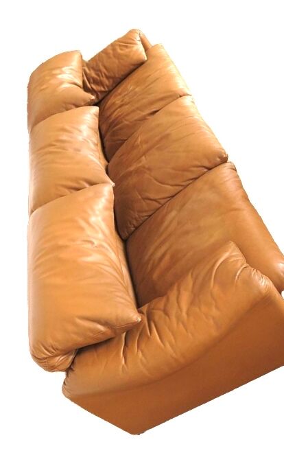 Maranlunga Cassina leather sofa by Vico Magistretti