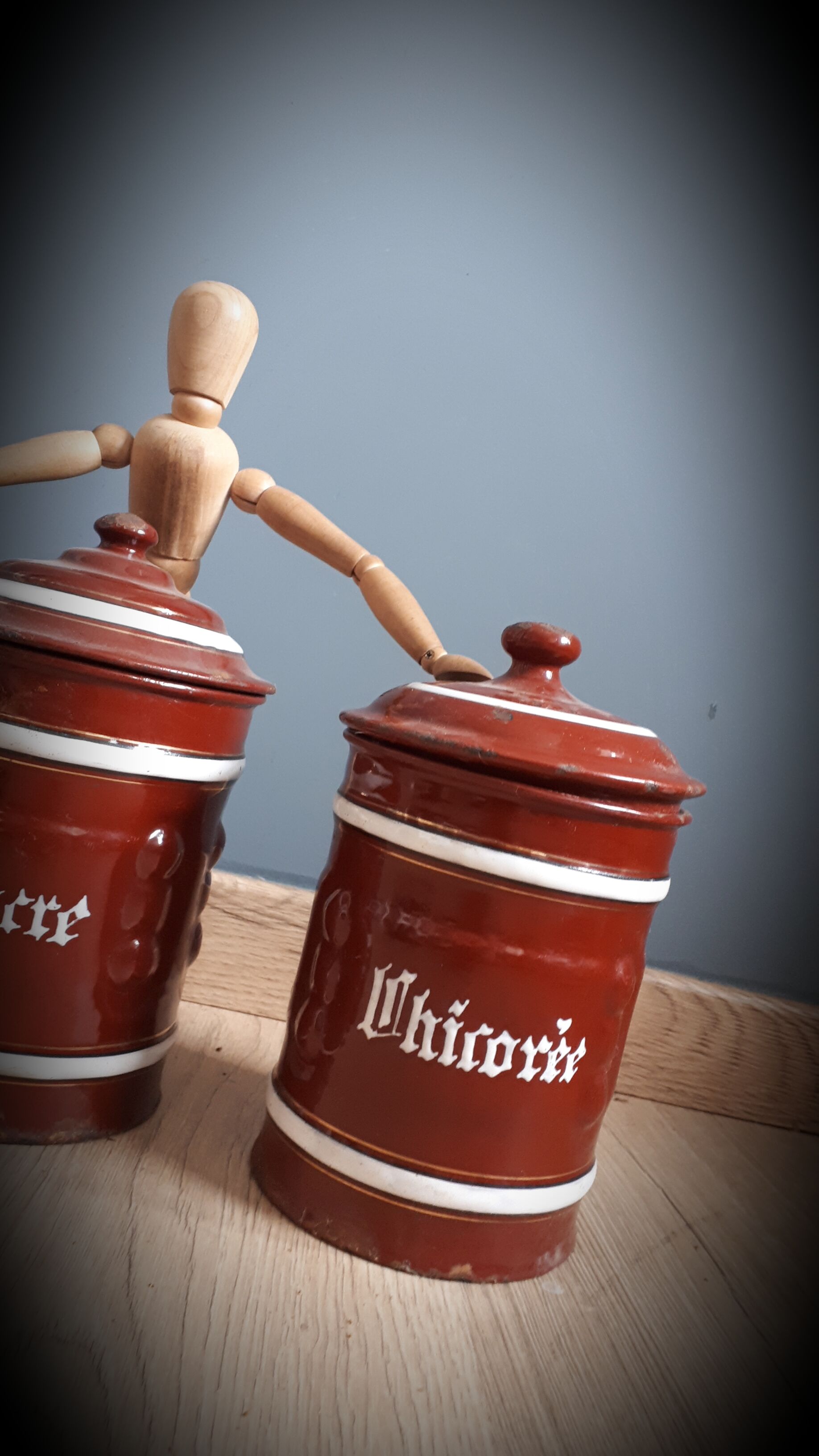 Trio pots kitchen brown