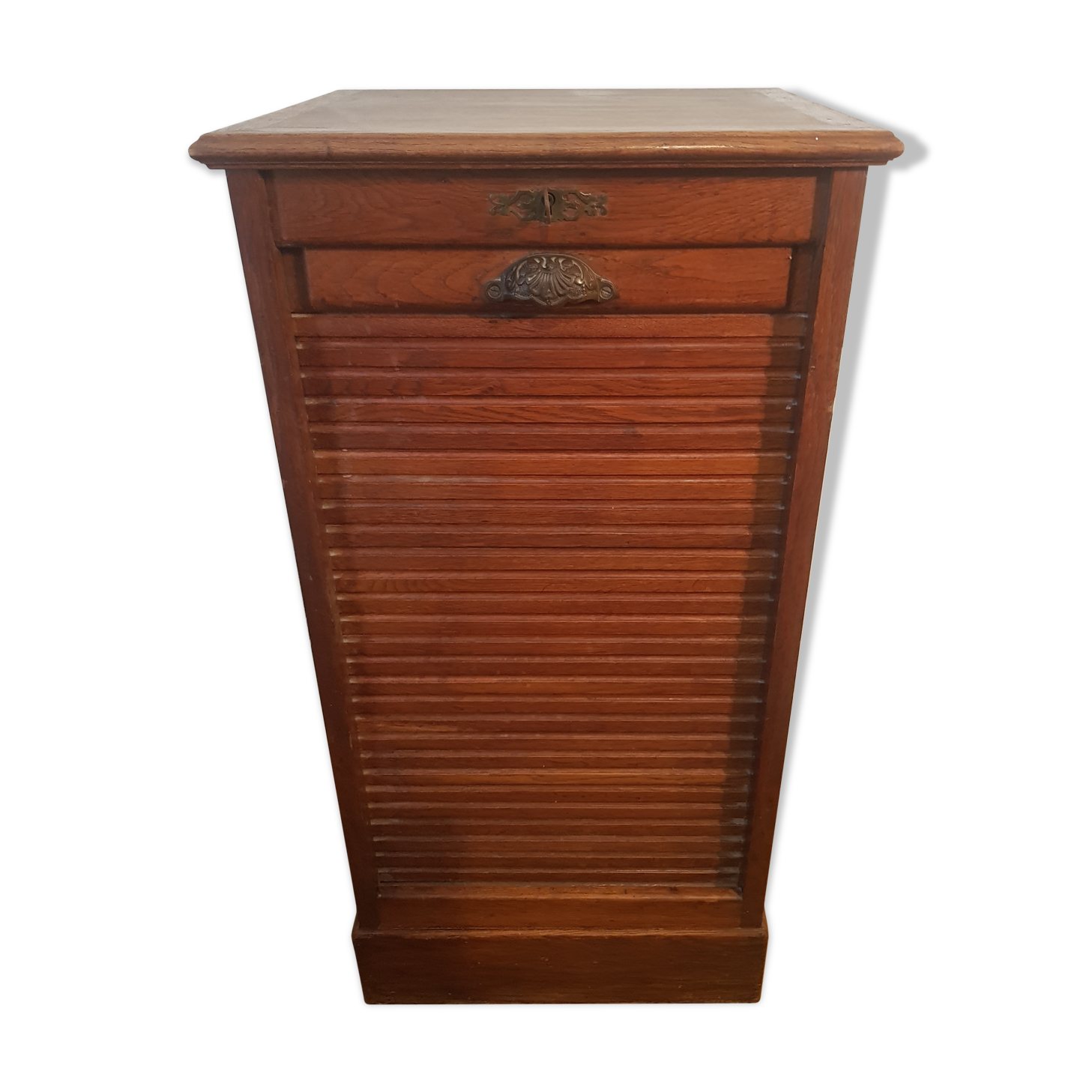 Furniture with sliding drawer