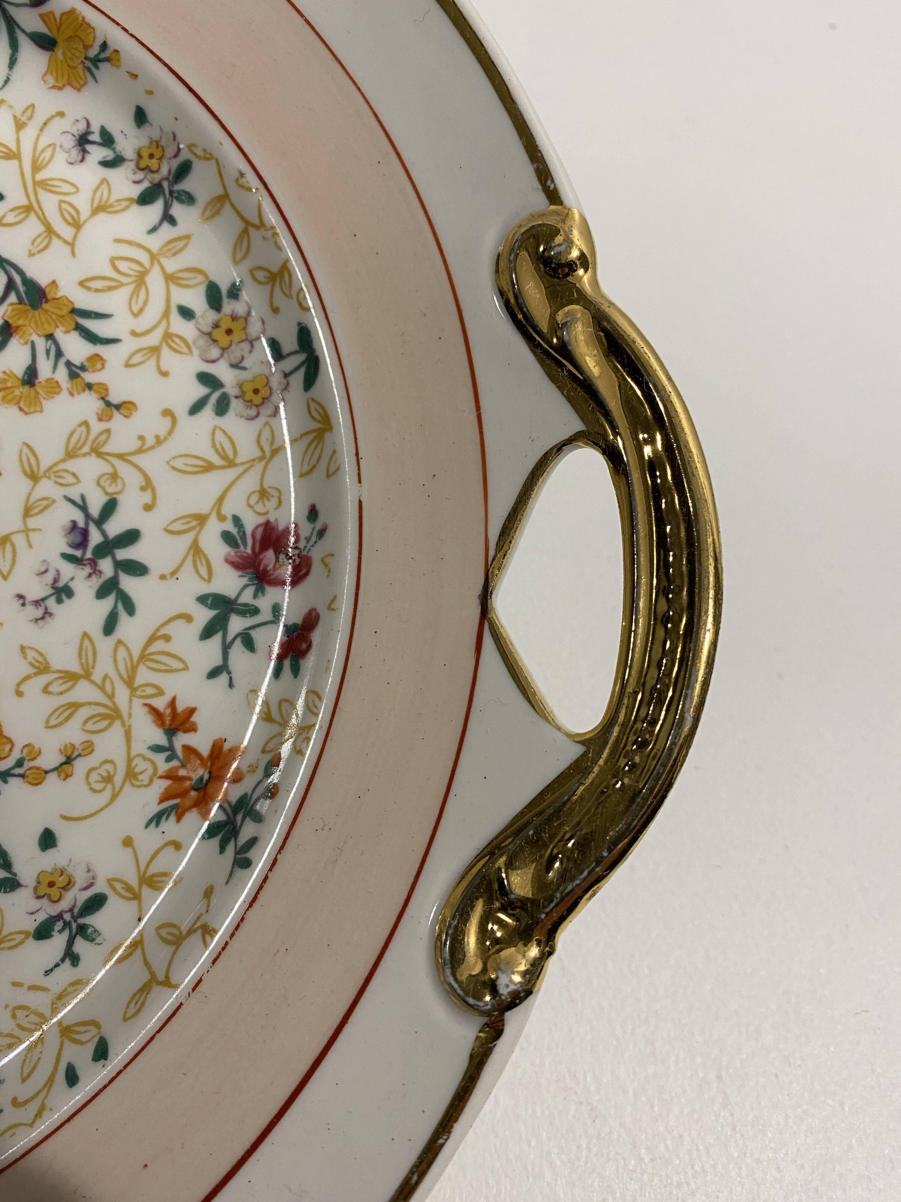 Dessert service, cake service, flowers and gilding, 6 plates and a vintage pie dish.