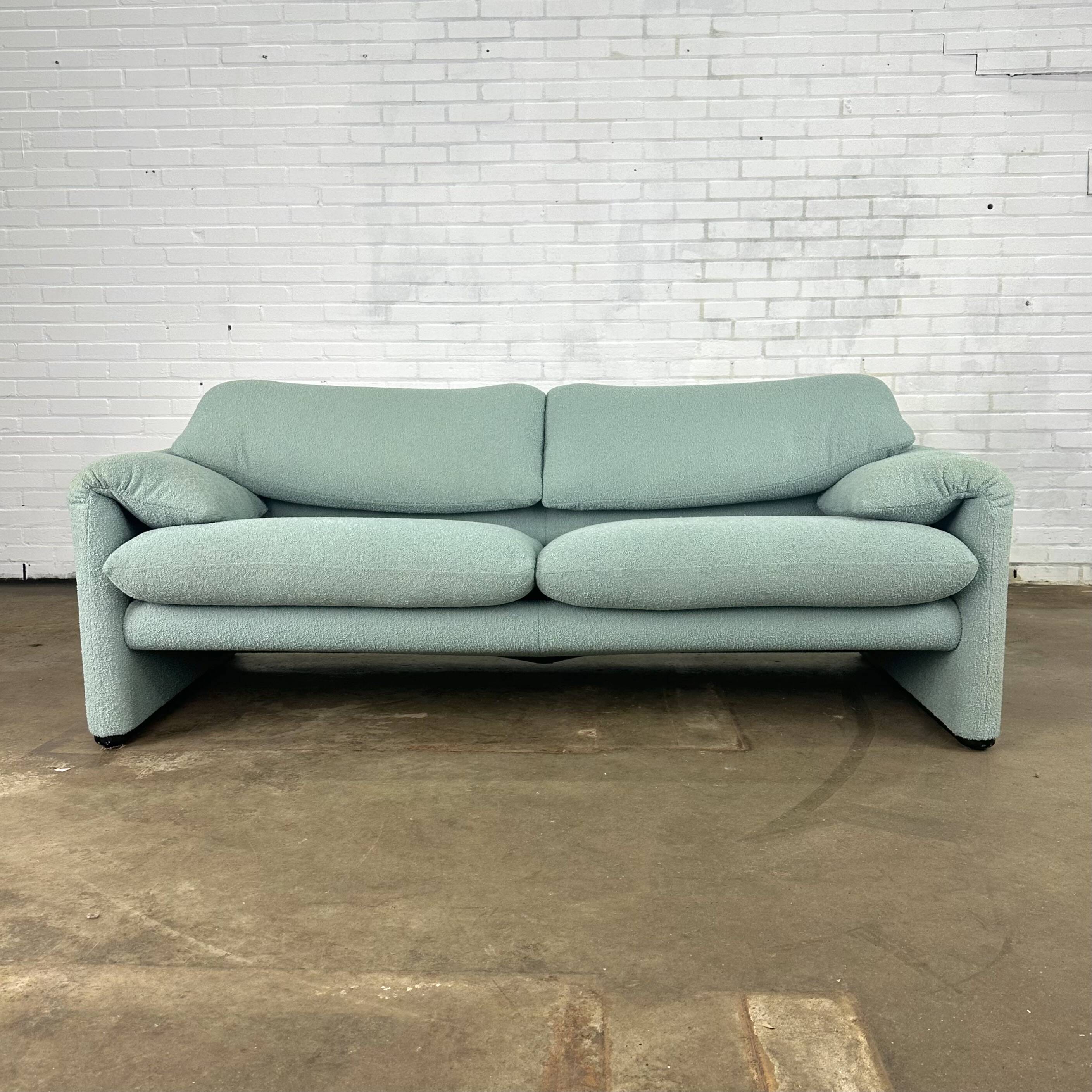 Canapé Cassina Maralunga turquoise / vert conçu par Vico Magistretti