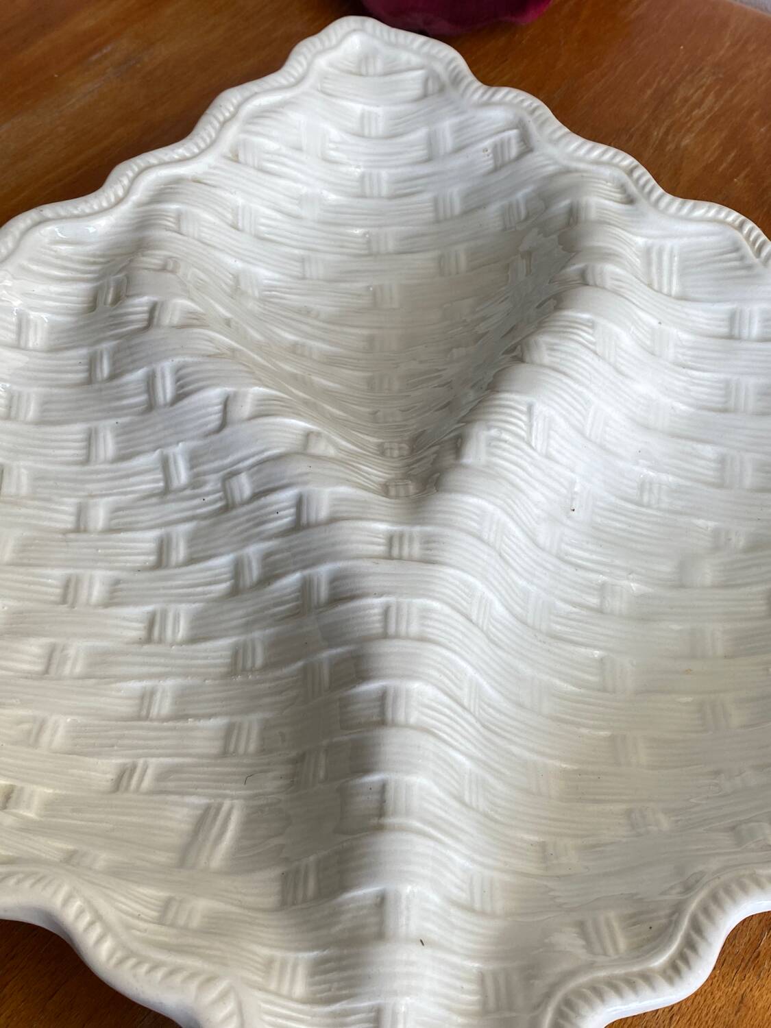 Ceramic compartmentalized leaf appetizer dish