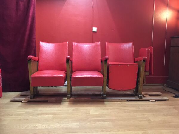 Fauteuils cinema années 50-60 imitation cuir 3 fauteuil et un strapontin