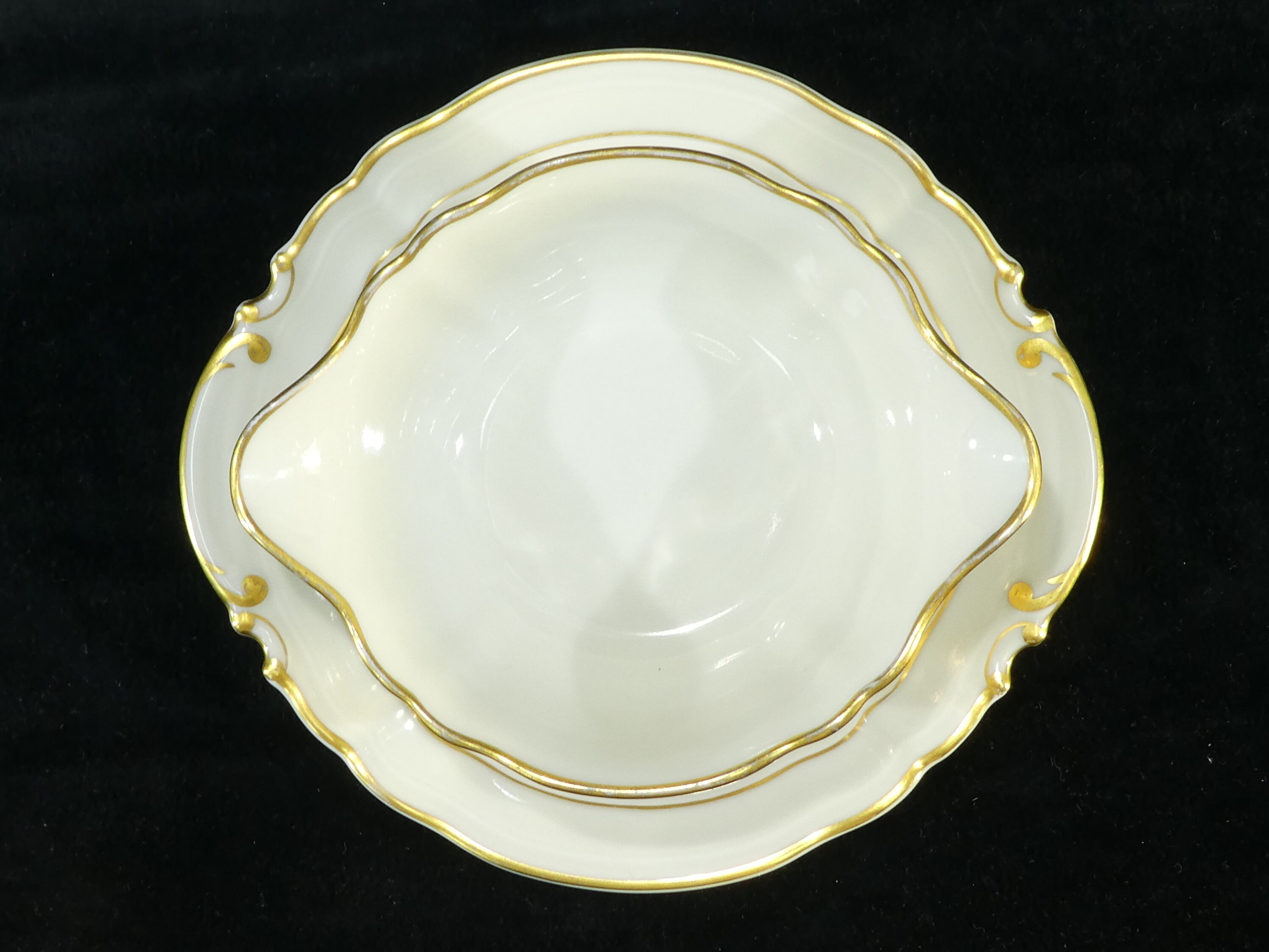 Porcelain sauciere from Limoges Bernardaud model louis xv