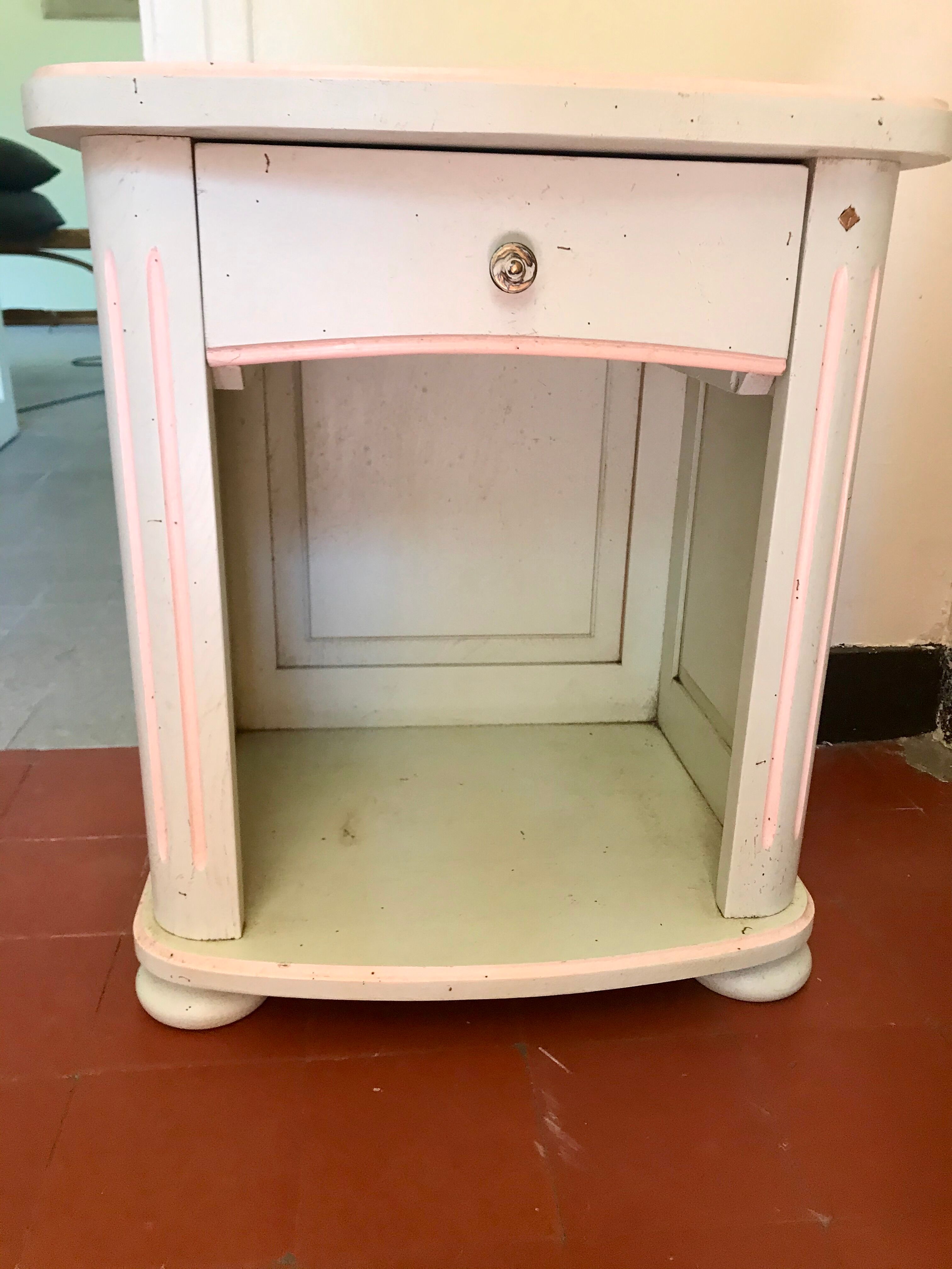 Pair of bedsides De Tonge