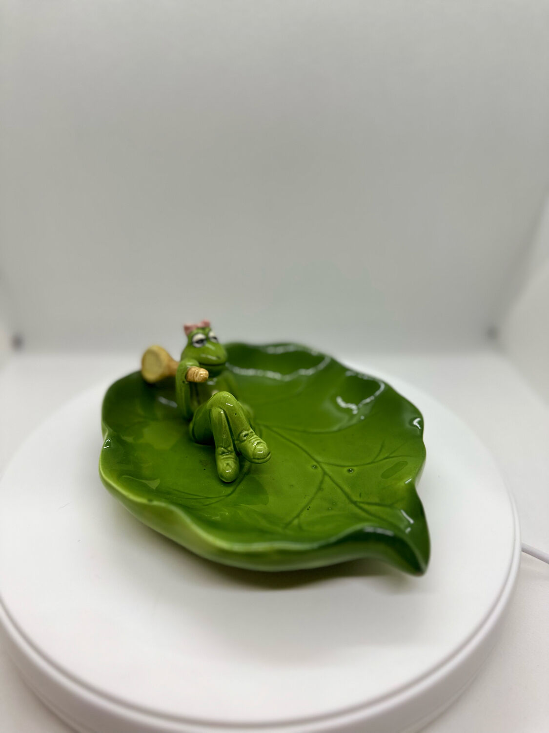 Water lily shaped ashtray