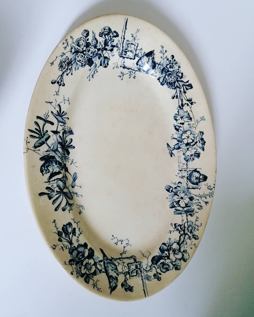 Ancient dish made of blue iron earth, birds, large depot Paris, 19th century