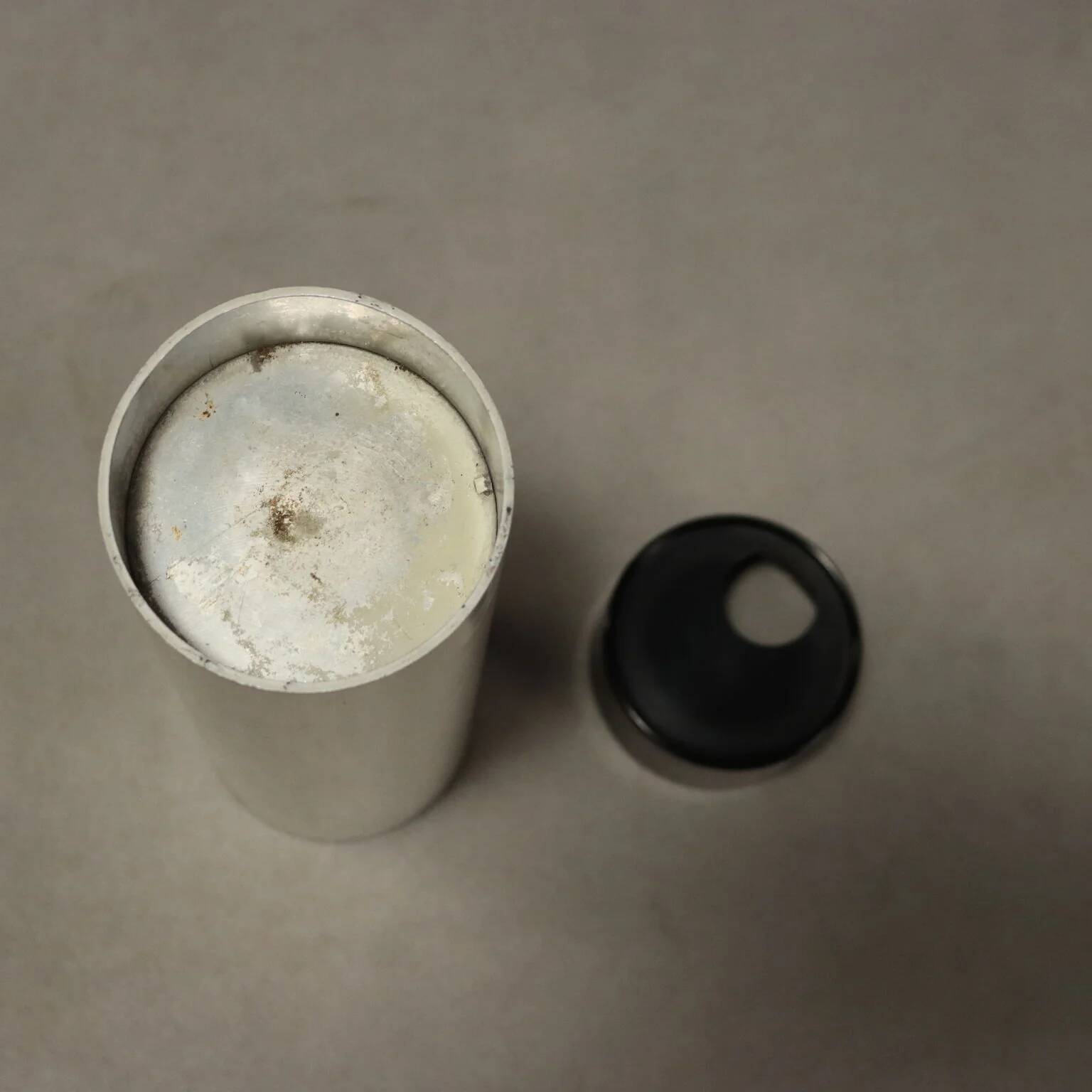 Column ashtray model '4612' by Joe Colombo