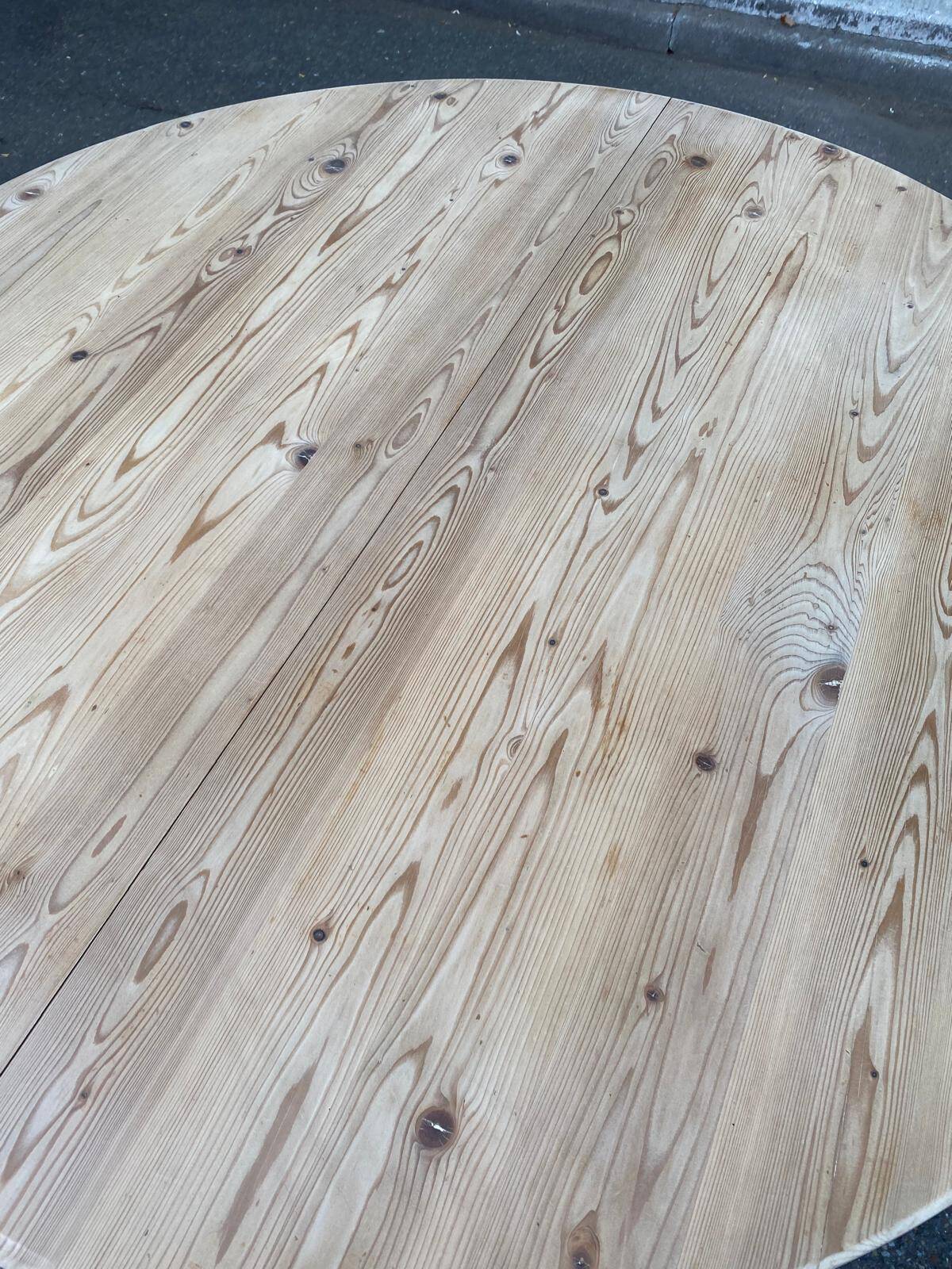 Scandinavian round extendable dining table stripped in solid wood from the 1970s.